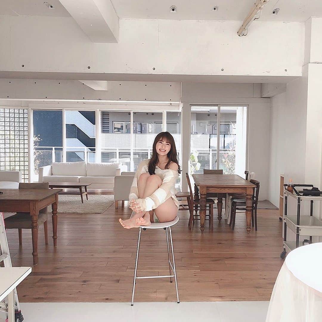 渋谷凪咲さんのインスタグラム写真 - (渋谷凪咲Instagram)「こんな、高い椅子に座らせてもらいましてん☺️🌼笑 . . #月刊エンタメ　さん #発売中です♪ #グラビア」12月28日 13時55分 - nagisa_nikoniko
