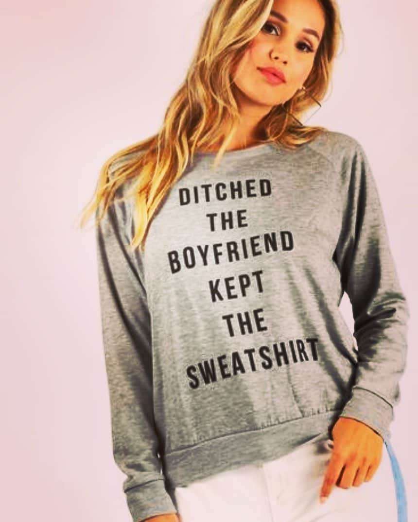 のインスタグラム：「Ditch the boyfriend but keep the sweatshirt 👌🏼😊 . . . . . . . . . . . . . . . #wholesale #ootd #graphictees #stylewild #fashioninsta #createcultivate #fashiongram #fashioninspo #boutiqueshopping #boutiqueclothing #trending #wholesaleclothing #styletrends」