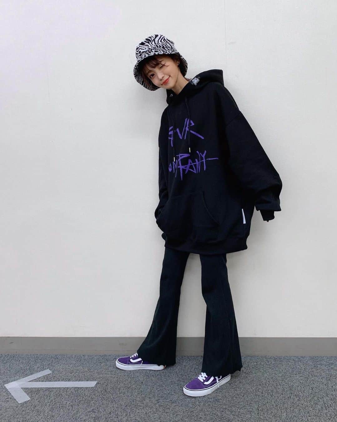 のインスタグラム：「﻿ @jaynek_official も継続することだし、﻿ このアカウントも動かせるうちは﻿ 少しずつだけど更新していようかな~~(^^)﻿ ﻿ ﻿ もう、完全なるプライベートアカウントですが ☽﻿ ﻿ ﻿ ﻿ ﻿ #JayneK #vans #郡司服 #郡司英里沙﻿ #ストリート系女子 #ストリートファッション﻿ #팔로우 #셀피 #셀스타그램 #멋스타그램 #코디」