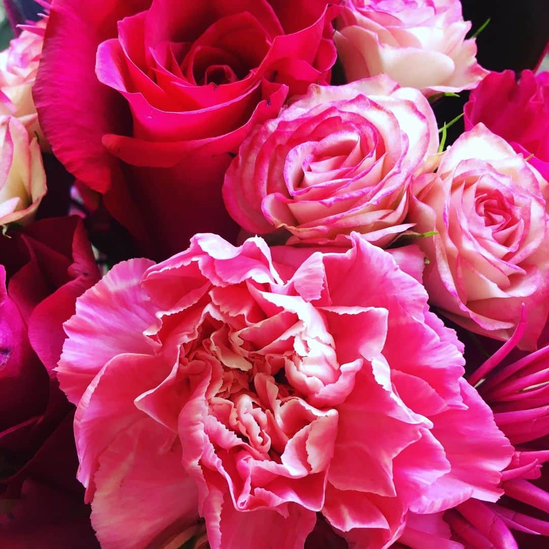 小橋めぐみのインスタグラム：「昨日、クランクアップの時に頂いたお花💐 お部屋が、ふわっと明るく🌸」