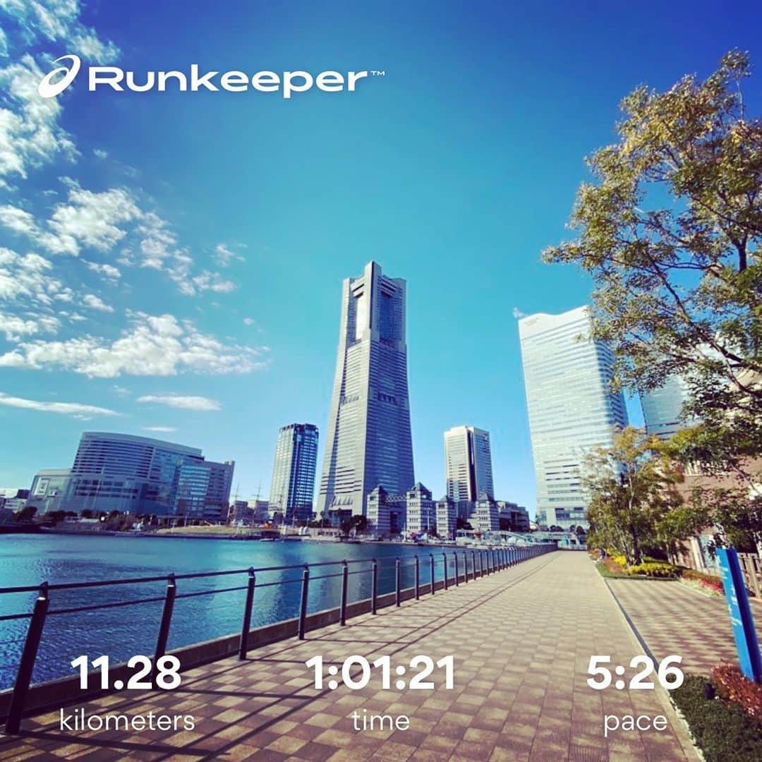のインスタグラム：「仕事前RUN♪ #今年ラスト #みなとみらいラン #久々 #快晴 #BGM #Fヨコ #TravelinLight #ハシリマスタグラム」