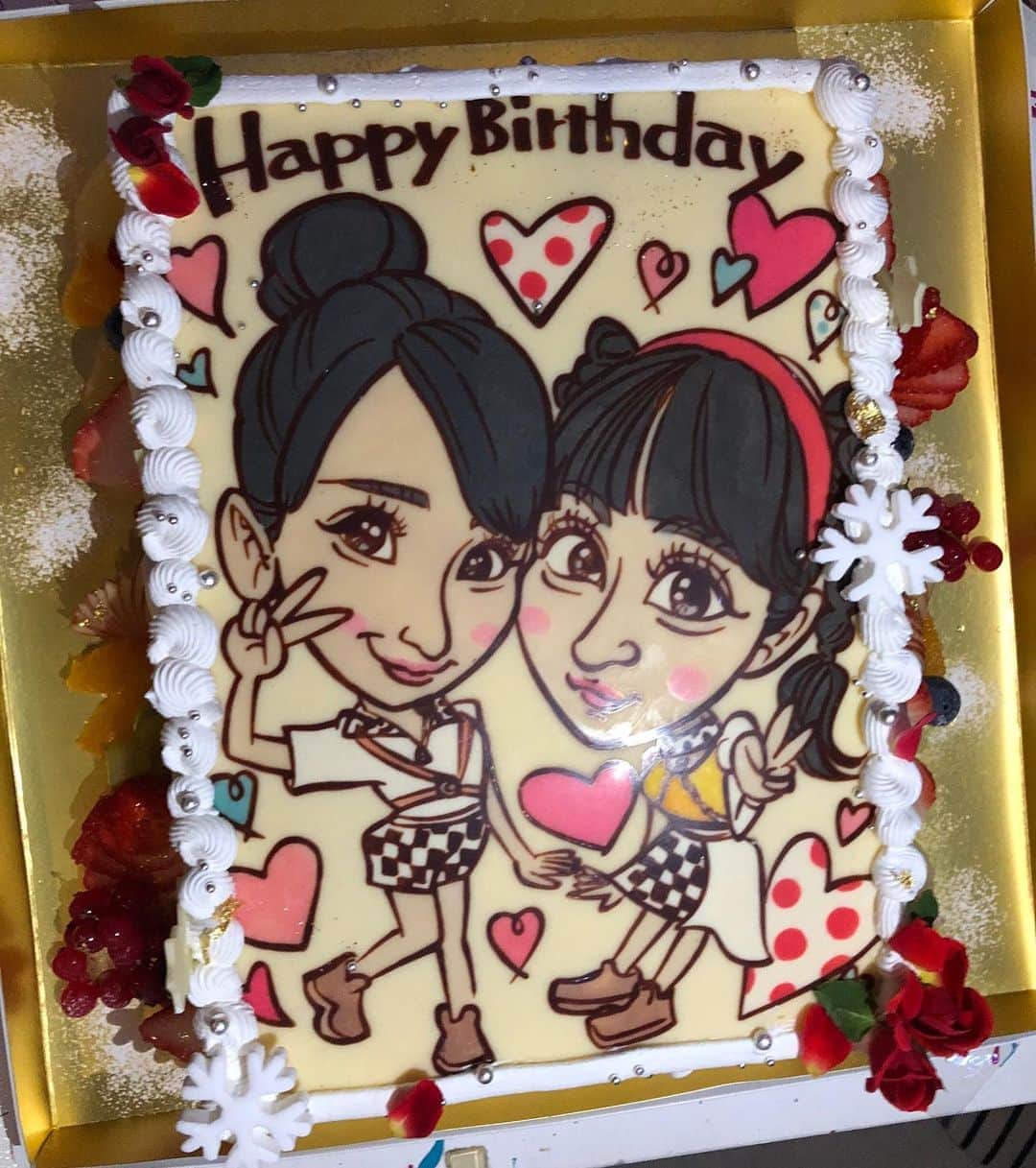 谷川愛梨のインスタグラム：「: 大好きな人たちが、卒業公演終わりに 卒業and誕生日祝いしてくれました🎂🎉 ゆうみちゃんとりかちゃんが お祝いするね🥳って 前から張り切って言ってくれてて ずっと楽しみにしてたの☺️ 私が会いたがってた ゆーりちゃんと城も呼んでくれて嬉しかった〜😘 愛しい人たちに囲まれて大好きの渋滞でした♥️ みんなありがとう〜✨✨幸せ〜☺️☺️」