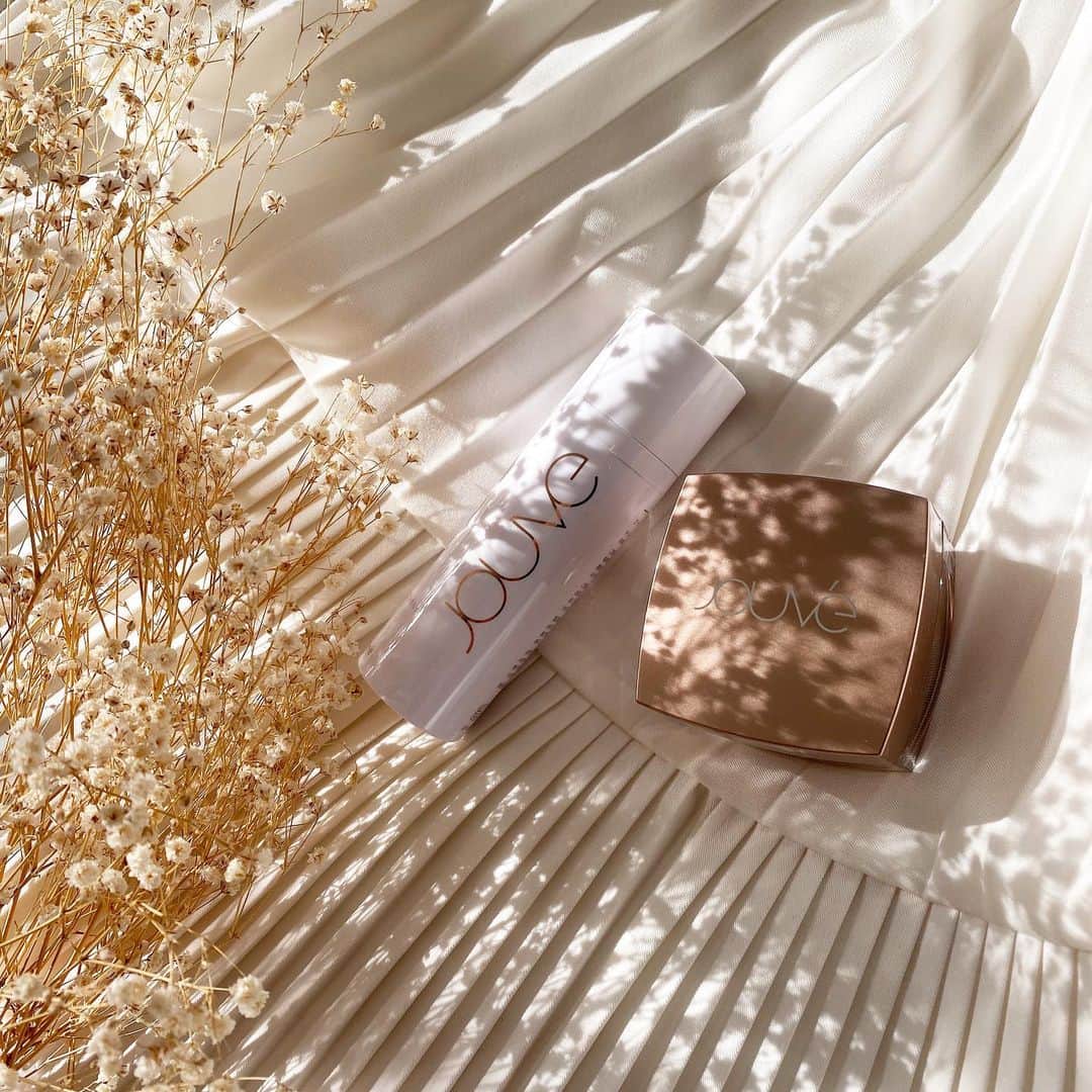 のインスタグラム：「＊愛用スキンケア用品🕊 . . . ビタミンC配合されてて成分的に いいのもあるんやけど！付けたあとの お肌のモチモチ感がすぐ体感できるの凄いの(Ü)！ . ニキビ跡や、シミなども薄くなって消えてくし 日焼けしたあとの日焼け肌にも！鎮静効果が あるから良いの！！！◎ . . オールインワンになってて楽だし その後に保湿ケアと一緒に使って プラス、シカペアクリームも一緒に使ってるよ🌿 . . . #スキンケア#おすすめ#美容品#美容#肌ケア #美容好きな人と繋がりたい#美意識向上委員会」