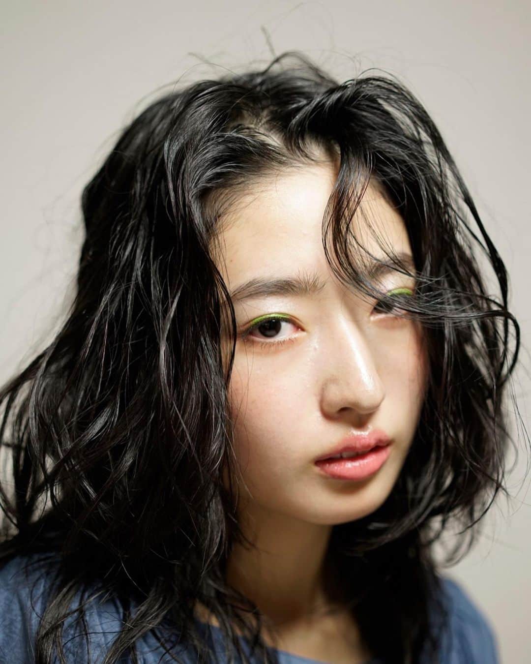 のインスタグラム：「@artifata にて 撮っていただきました〜✨ @tomoechika さん ありがとうございます😊 #salonmodel#hair#makeup#hairmake」