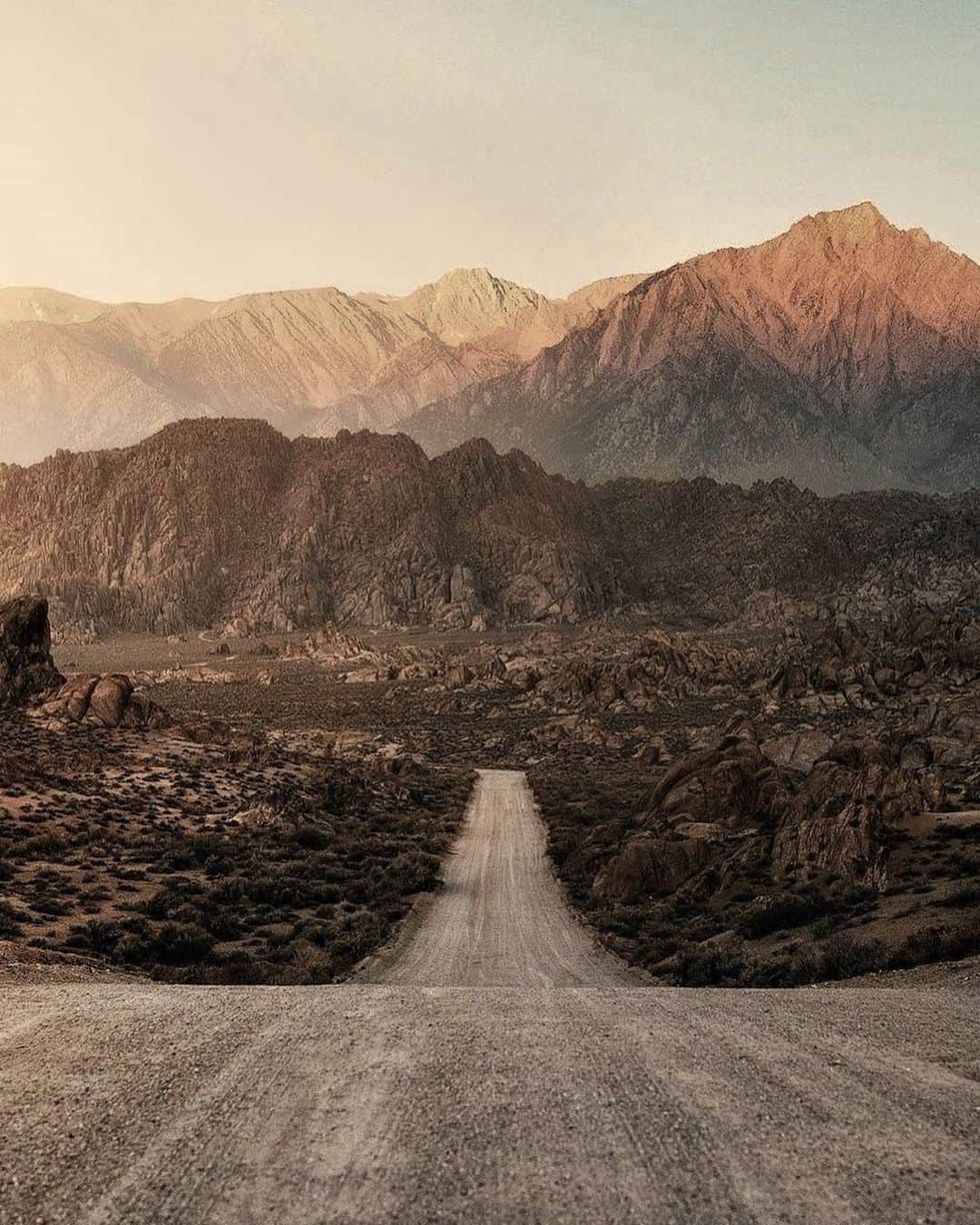 ギャランス・ドレのインスタグラム：「Deep into that in-between time of the year that feels like a dream and an open road. So. Good.」
