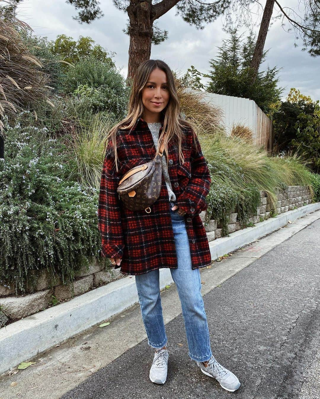 ジュリー・サリニャーナさんのインスタグラム写真 - (ジュリー・サリニャーナInstagram)「Comfort for a busy Saturday! ✨✔️」12月29日 1時24分 - sincerelyjules