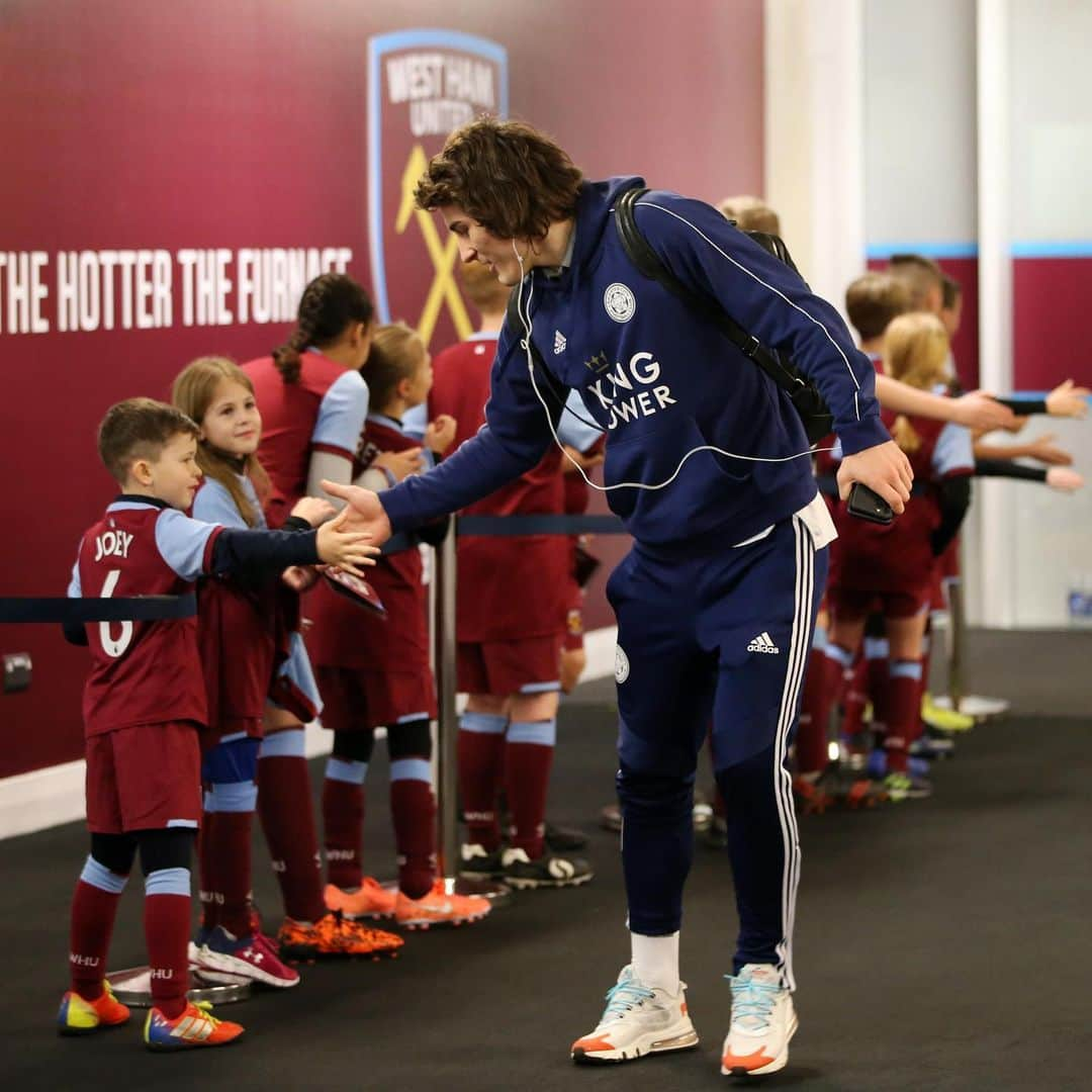 レスター・シティFCさんのインスタグラム写真 - (レスター・シティFCInstagram)「Arriving in the capital 📍  #WhuLei • #lcfc」12月29日 1時45分 - lcfc