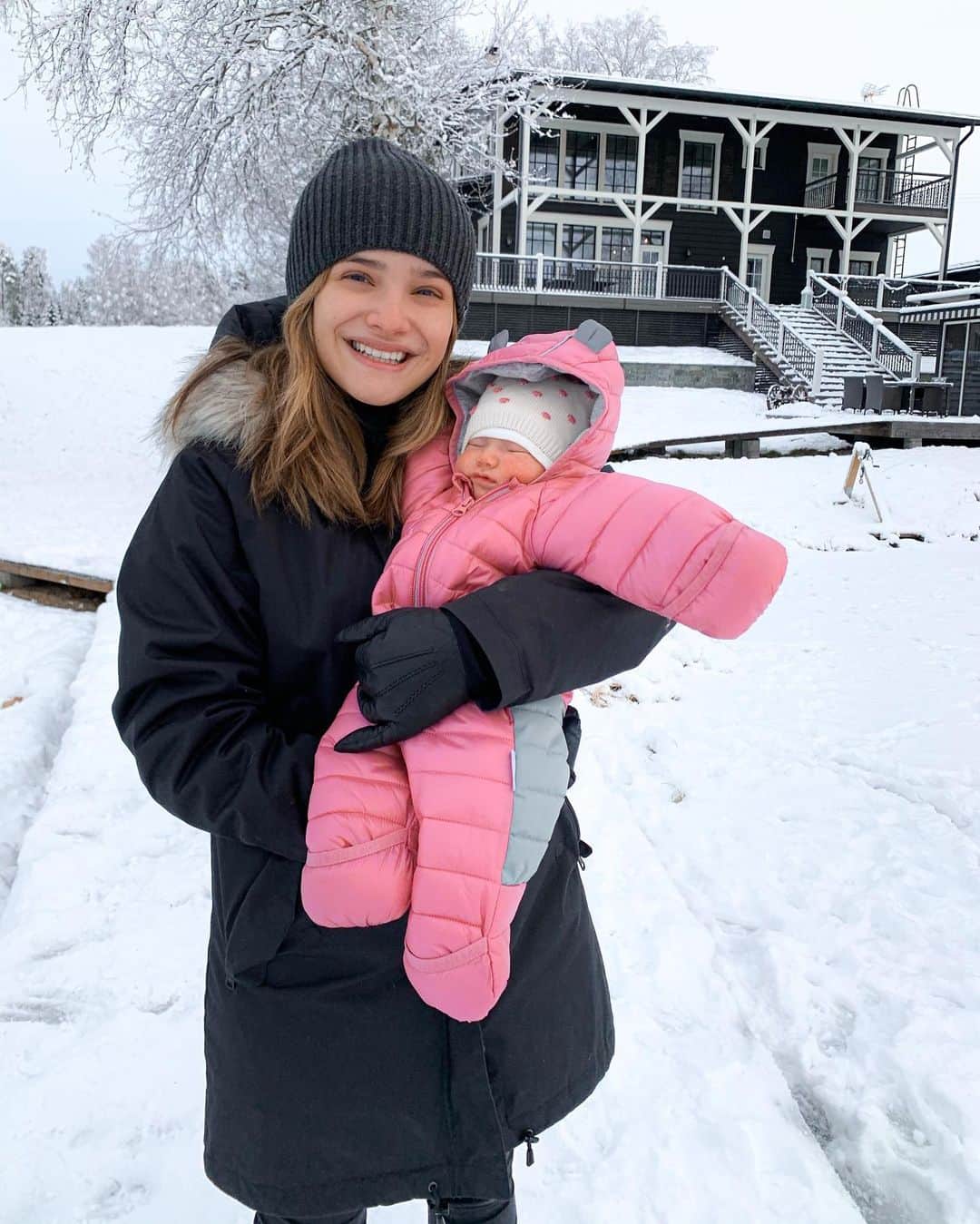 チャチー・ゴンザレスのインスタグラム：「Bean is already a pro in Finnish weather...better than mom for sure. ❄️ Mini update: Sophia is precious and an angel. I am currently a little sick and obviously tired (hence the dark under eyes) BUT IM TOTALLY LOVING MOM LIFE. My bean is coo-ing at me and growing those lik cubby cheeks like crazy. It’s our last couple weeks in Finland before going back home to LA, so we are just enjoying the downtime before heading into the Cali chaos. Hope you’ve all had an amazing holiday ❤️」