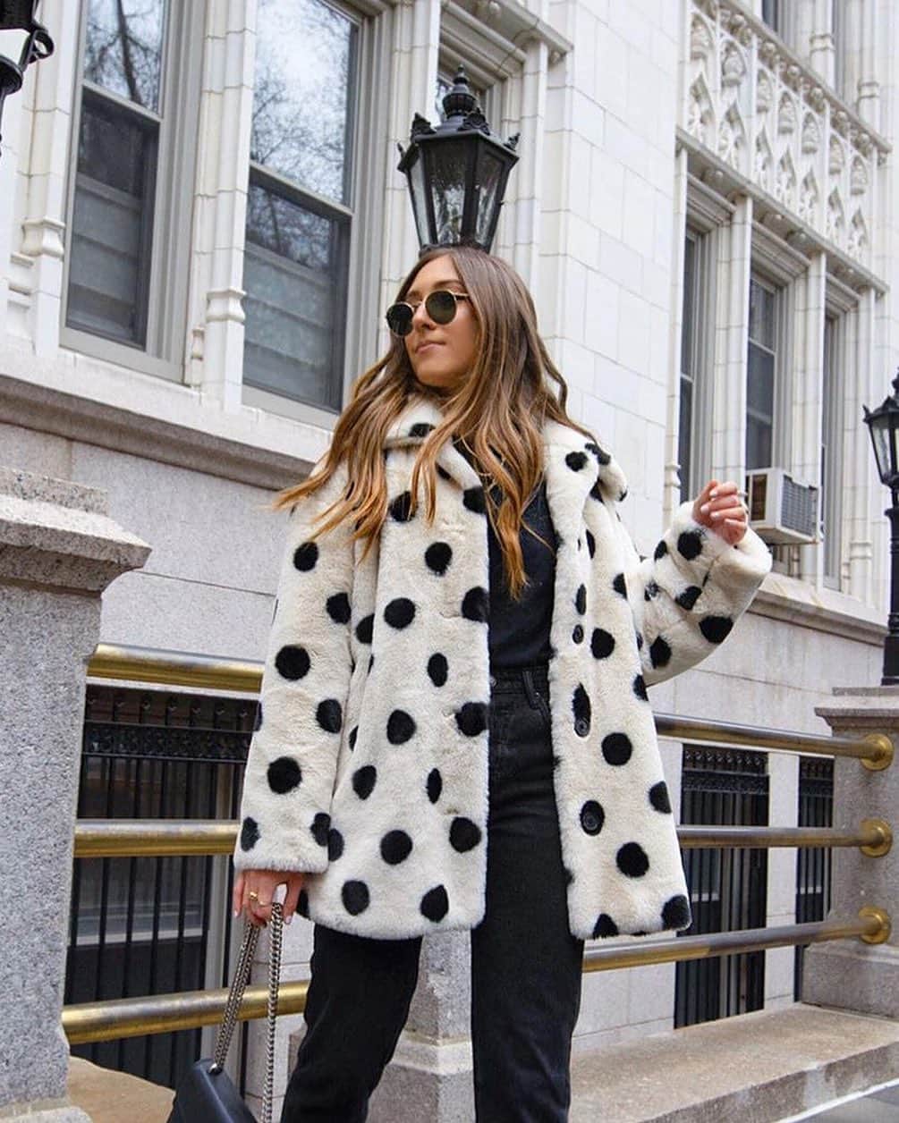 Target Styleのインスタグラム：「Connect the dots... Your closet needs this coat. 😉 #MyWhoWhatWear 📷: @stephanieleighnyc」