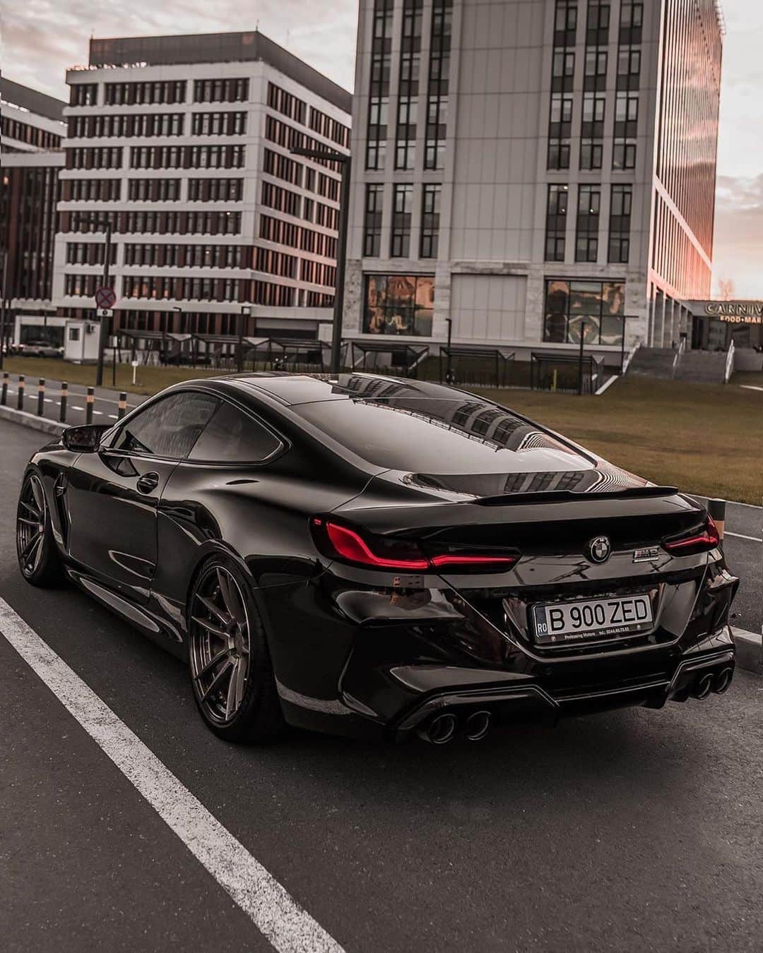 CARLiFESTYLEさんのインスタグラム写真 - (CARLiFESTYLEInstagram)「Murdered BMW M8 Comp ...