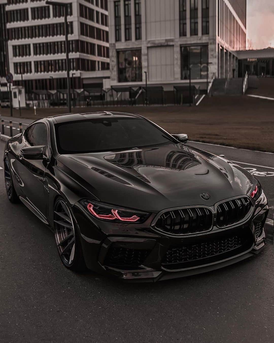 CARLiFESTYLEさんのインスタグラム写真 - (CARLiFESTYLEInstagram)「Murdered BMW M8 Comp. 👍🏼👎🏼? Photo @zedsly #carlifestyle #m8 #competition」12月29日 2時02分 - carlifestyle