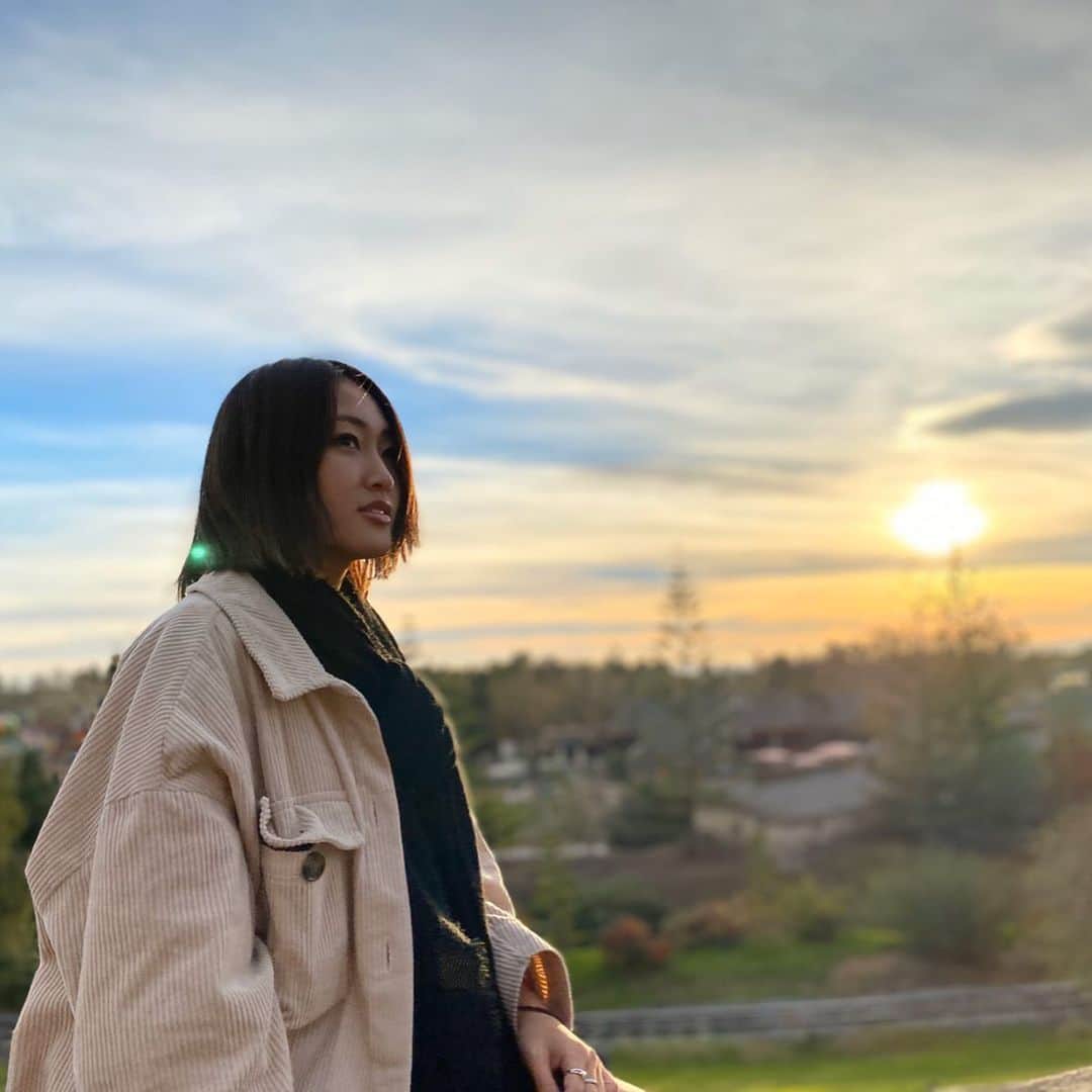 上枝恵美加さんのインスタグラム写真 - (上枝恵美加Instagram)「The End of a year. What has changed from the previous one? ． ． １年が終わるね。 何が去年と変わってましたか？☺︎ ． ． #sunset #sunsetphotography #Spanishlife #japanesegirl #vida」12月29日 1時56分 - emika_kamieda