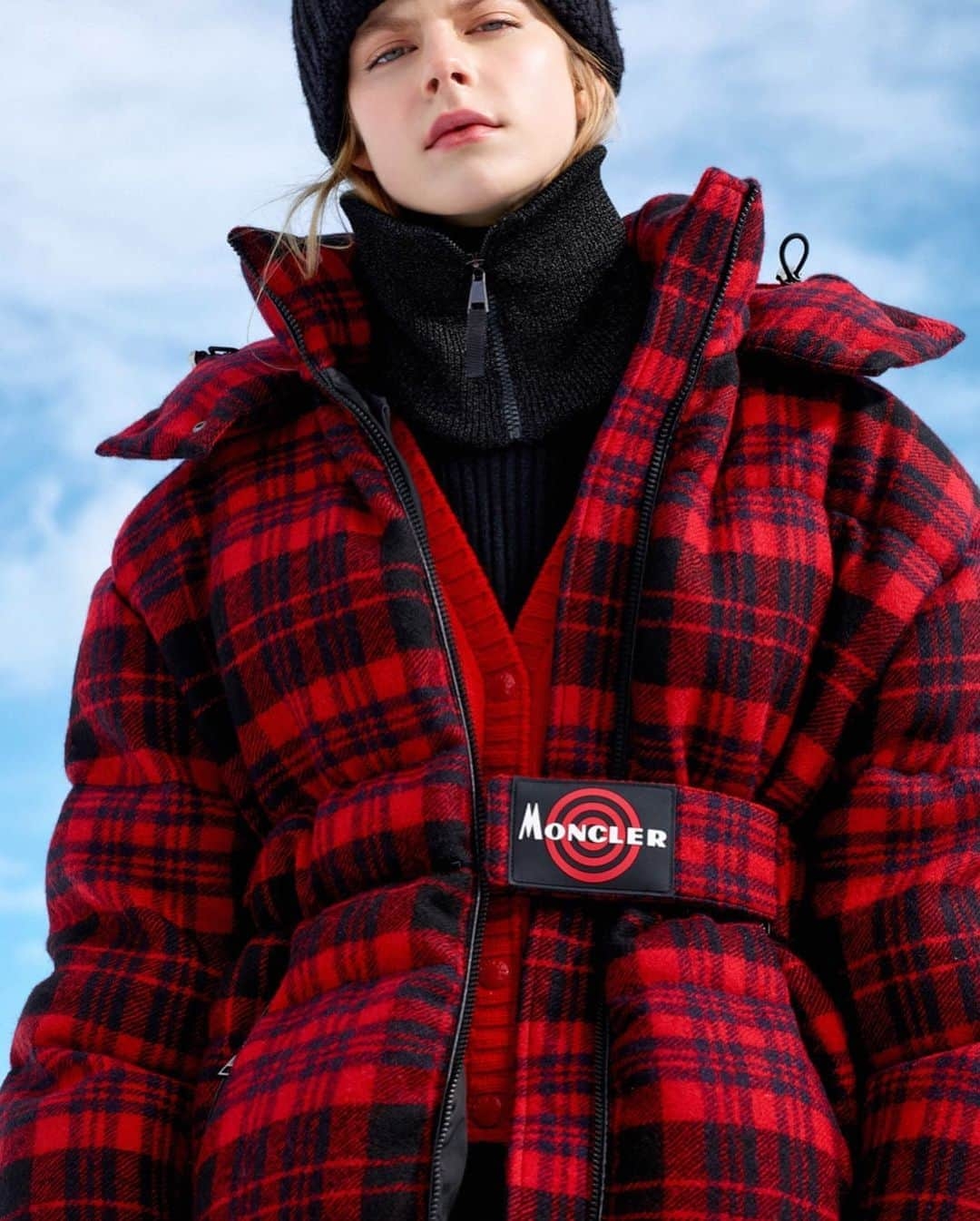 モンクレールさんのインスタグラム写真 - (モンクレールInstagram)「Pure warmth in a world of ice. The Danube two-tone wool plaid jacket brings the warmth on the coldest of mountain days. _ #WEALLWEARMONCLER」12月29日 1時58分 - moncler