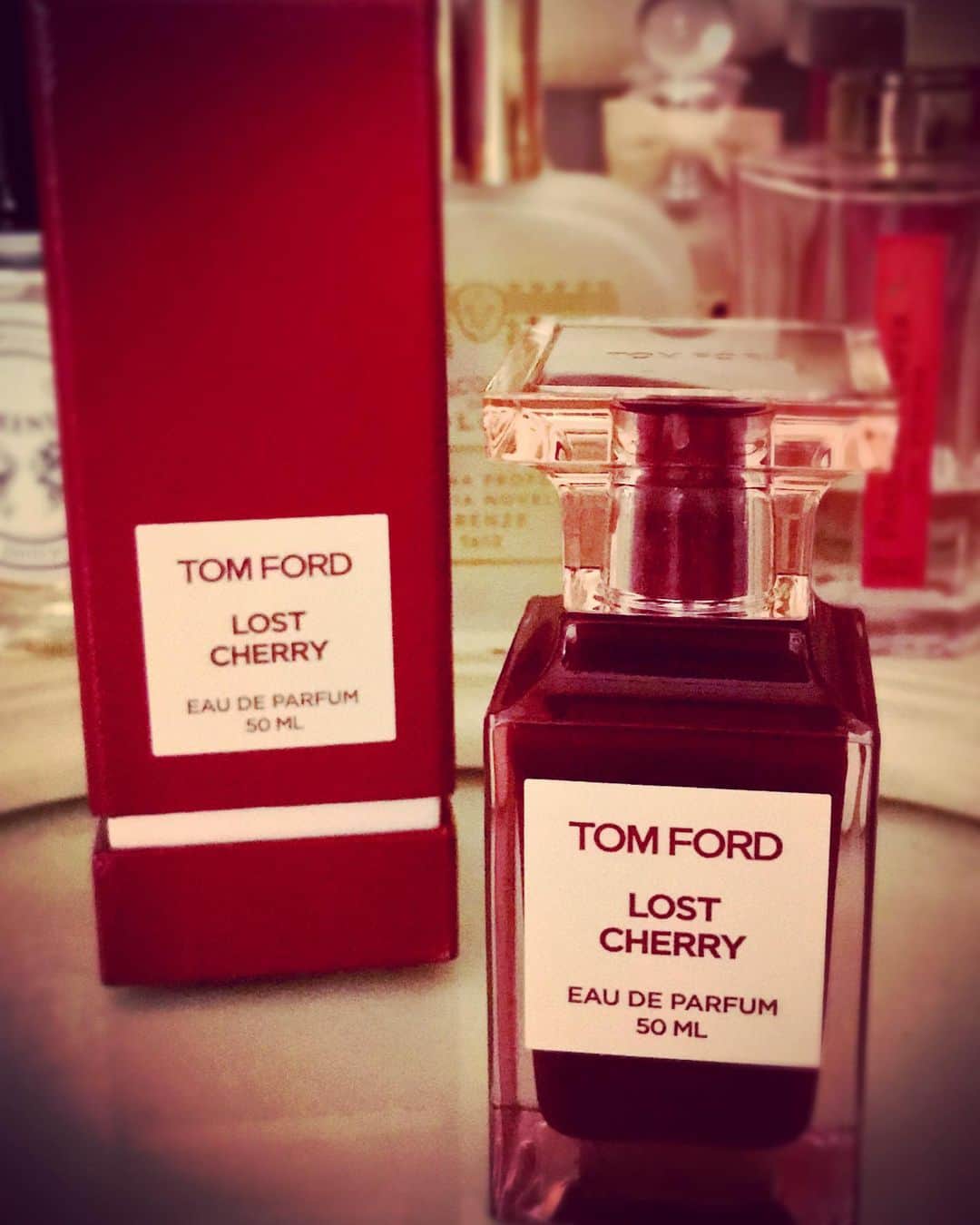奥村佳恵のインスタグラム：「🍒❤️ #fragrance #tomford #lostcherry #cherry #🍒」