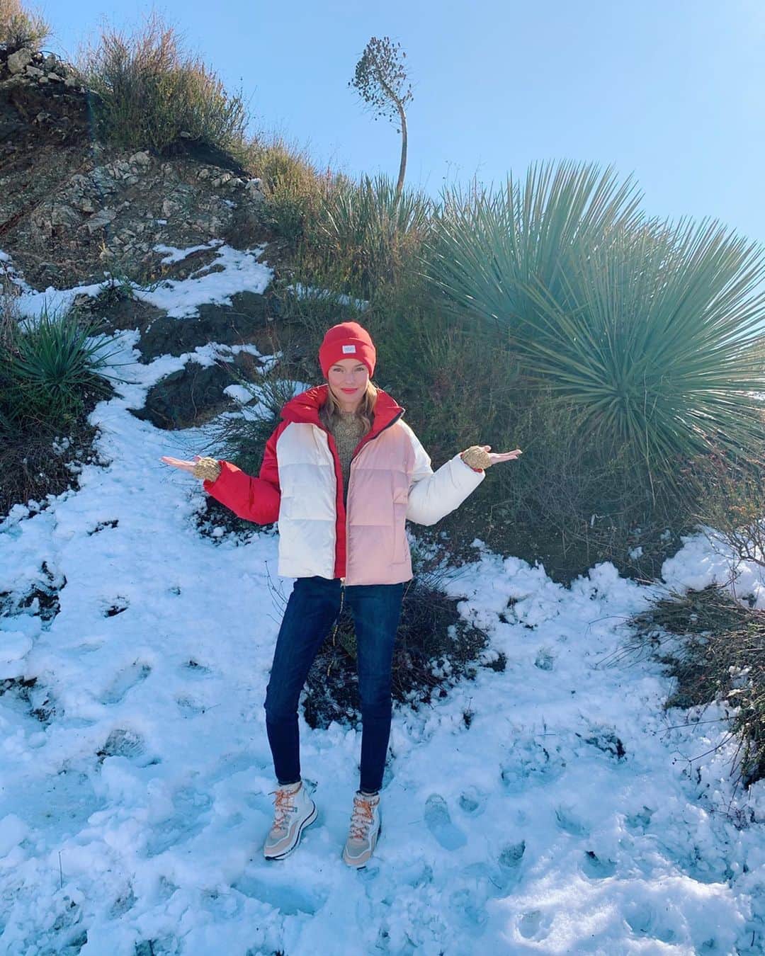ケイト・ボスワースさんのインスタグラム写真 - (ケイト・ボスワースInstagram)「20 min from LA + it’s a winter wonderland ... ❄️✨⛷」12月29日 2時17分 - katebosworth