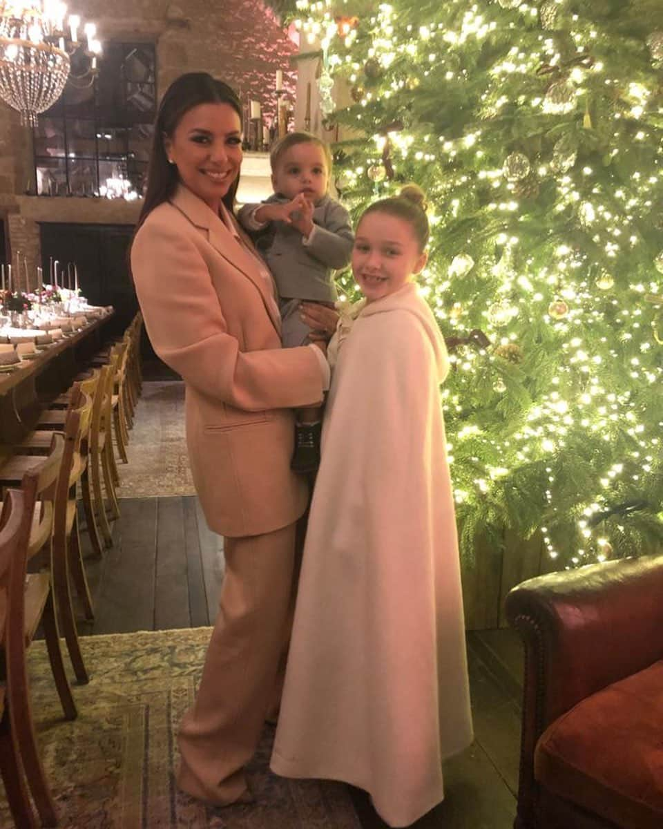 ヴィクトリアベッカムさんのインスタグラム写真 - (ヴィクトリアベッカムInstagram)「A week ago today we celebrated the most magical christening of Cruz and Harper Seven x xx kisses @evalongoria the best godmother x kisses little Santi! We love u so much xxx」12月29日 2時26分 - victoriabeckham