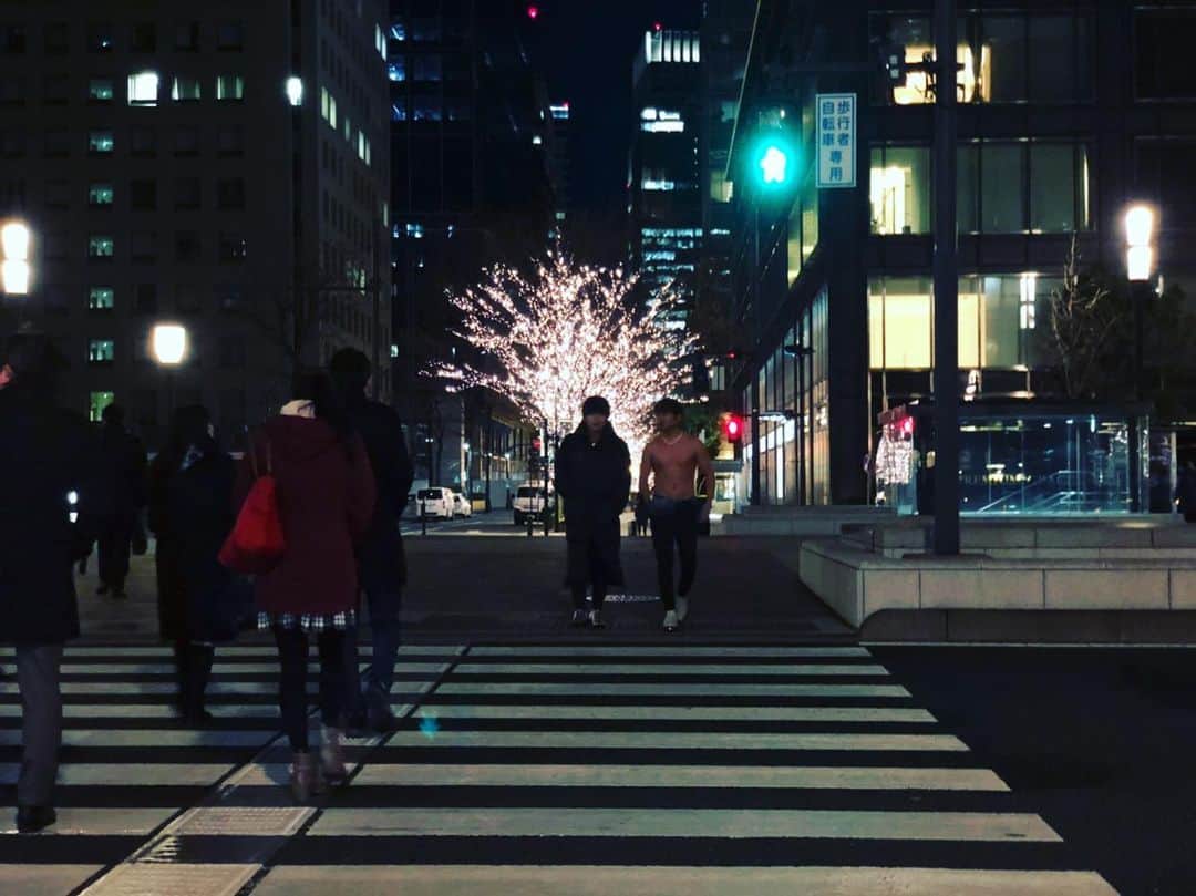 大野雄大さんのインスタグラム写真 - (大野雄大Instagram)「いやぁ昨日の番組収録は寒かったけど、楽しかったなぁ。^ ^  後日お楽しみに🤫  #気温3度　#公然わいせつの定義にはあてはまりません笑」12月28日 17時30分 - da_ice_udai