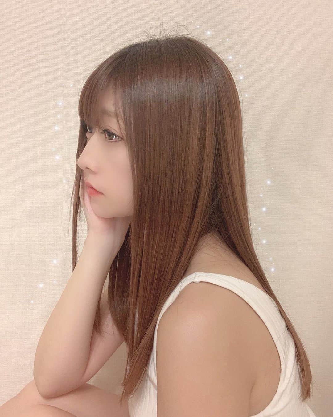 のインスタグラム：「.*⑅︎୨୧┈︎┈︎┈︎┈︎┈︎┈︎┈┈︎┈︎┈︎┈︎┈︎୨୧⑅︎* .  ㅤㅤㅤㅤㅤㅤㅤㅤㅤㅤ ㅤㅤㅤㅤㅤㅤㅤㅤㅤㅤ ˗ˏˋ  𝕓𝕖𝕒𝕦𝕥𝕪  ˎˊ˗ ㅤㅤㅤㅤㅤㅤㅤㅤㅤㅤ 📍AUBE HAIR  ㅤㅤㅤㅤㅤㅤㅤㅤㅤㅤ 2回目の毛髪再整髪質改善トリートメント✨ 2枚目動画なので参考になれば幸いです！ 本当にサラサラになって縮毛矯正みたいです✨ 髪のケア苦手だから本当に助かる😭 .*⑅︎୨୧┈︎┈︎┈︎┈︎┈︎┈︎┈┈︎┈︎┈︎┈︎┈︎୨୧⑅︎* .  #AUBEHAIR #髪質改善トリートメント #トリートメント #ストレートヘア #ヘアケア #japanesegirl #ノースリーブ」