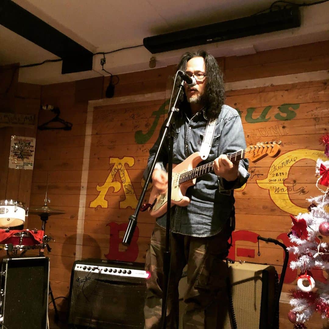 山川のりをのインスタグラム：「今夜は奈良の大和高田ジャムストックにてギターパンダライブです。 18時/ 19時、2500円+Dです。共演はクマちゃん。お近くの方々会いにきてアイニージュー！」