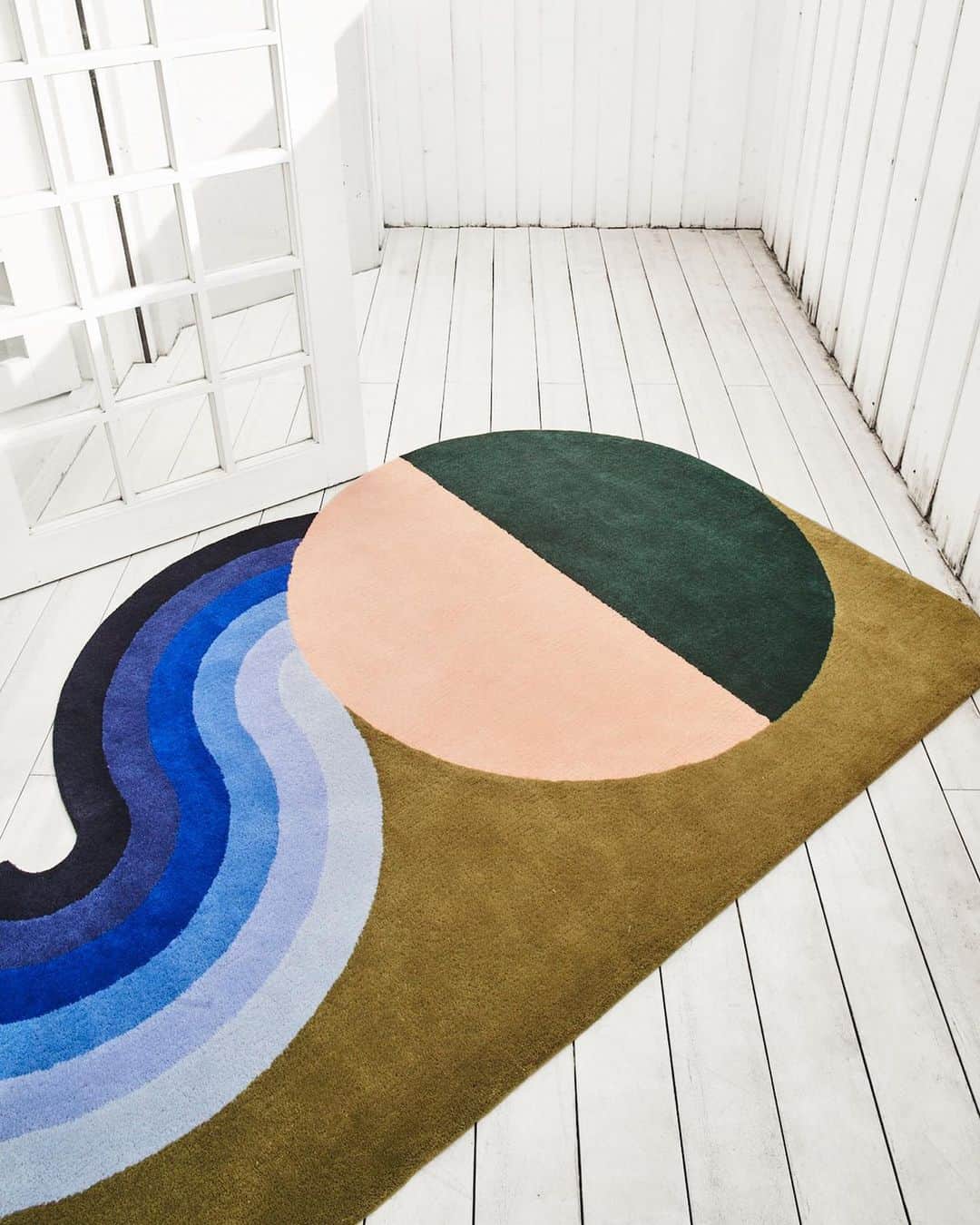 KEISUKE SYODAさんのインスタグラム写真 - (KEISUKE SYODAInstagram)「Here’s another space design:) A beautiful scene made by visual artist @nareg_taimoorian for our new rug collection @studiotheblueboy  #spacedesign #rug #setdesign #studiotheblueboy」12月28日 17時45分 - keisukesyoda