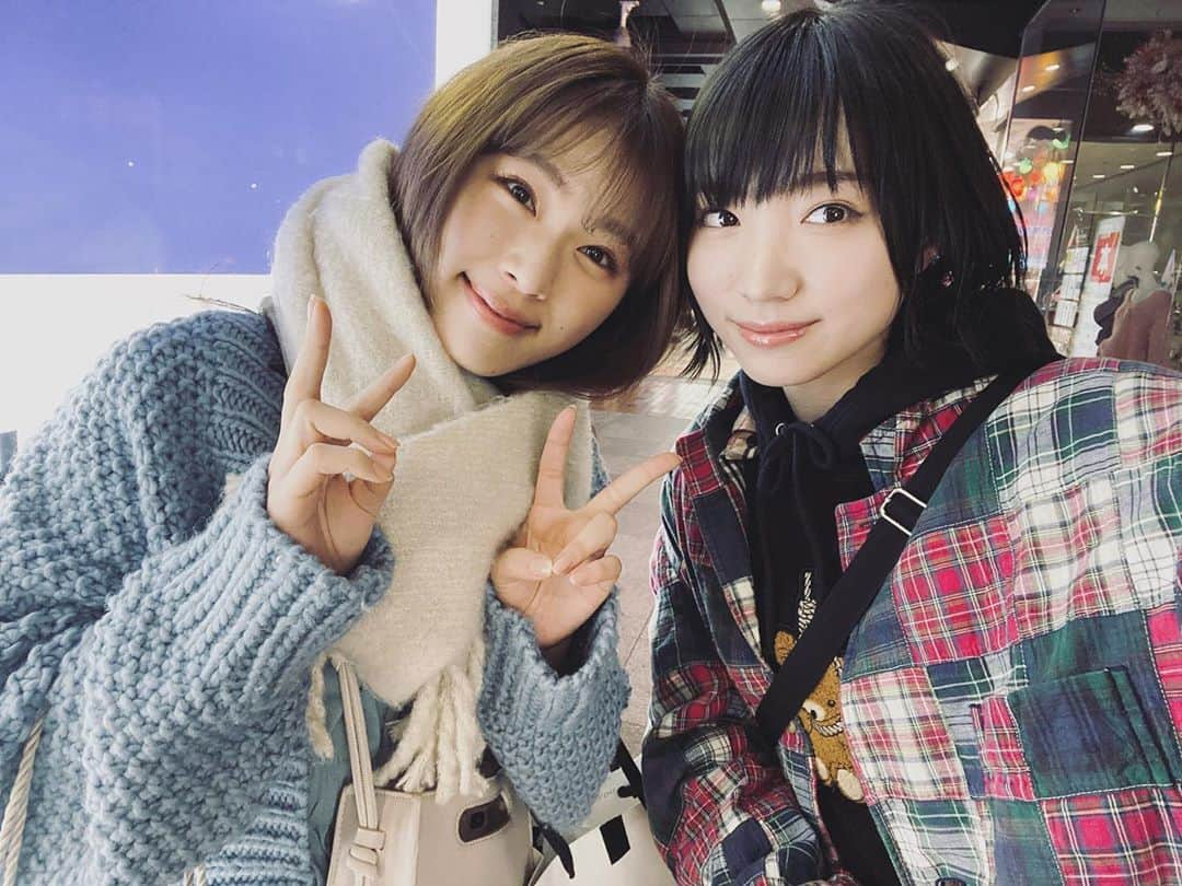 渋谷凪咲さんのインスタグラム写真 - (渋谷凪咲Instagram)「そういえば、この間ゆーりちゃんと2人でごはんに行ってきたんですよ〜☺️☺️🍴ふふ . . なんと2人の思い出のごはん屋さんが 大阪にもあったので、そのごはん屋さんで🧡 . どんな思い出かは、な・い・しょ・です☺️ぷぷぷ笑 . . でも、やっぱりゆーりちゃんだなあ〜♪ . 心と心で話せる〜♪ . . 気付いたら4時間くらい話してててびっくりして、 でもまだ一緒に居たくて、 城も呼んで3人でまた話してました🙂🤓☺️ . 大好きな人達に囲まれて幸せでした〜🌼 . . 卒業しても、会える事がとっても嬉しいなあ〜🤝 . これからも、ずっとずーっとよろしくね♪ . . #3枚目は待ち合わせ前のLINEです！ #ゆーりちゃんが頭を抱えてました☺️笑笑 #ごめんご😂笑 #metooや〜☺️笑笑 #なぎーり」12月28日 17時53分 - nagisa_nikoniko