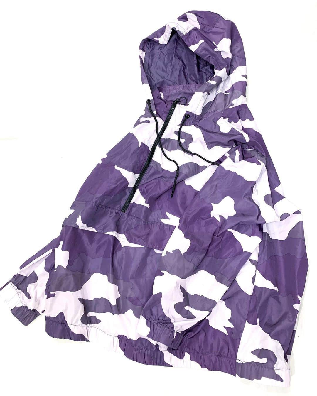 ジャムルさんのインスタグラム写真 - (ジャムルInstagram)「nylon アノラック purple camo ¥5400+tax 肩幅　59cm 身幅　83cm 着丈　70cm 袖丈　61cm . 通販も可能です。 お問い合わせはお電話で承ります。 .  #お問い合わせはお電話で承ります #jammru #osaka  #fashion  #streetstyle  #streetfashion  #vtg  #vintage  #used  #usedclothing  #古着 #古着屋 #ファッション #70s #80s #90s」12月28日 18時09分 - jammru