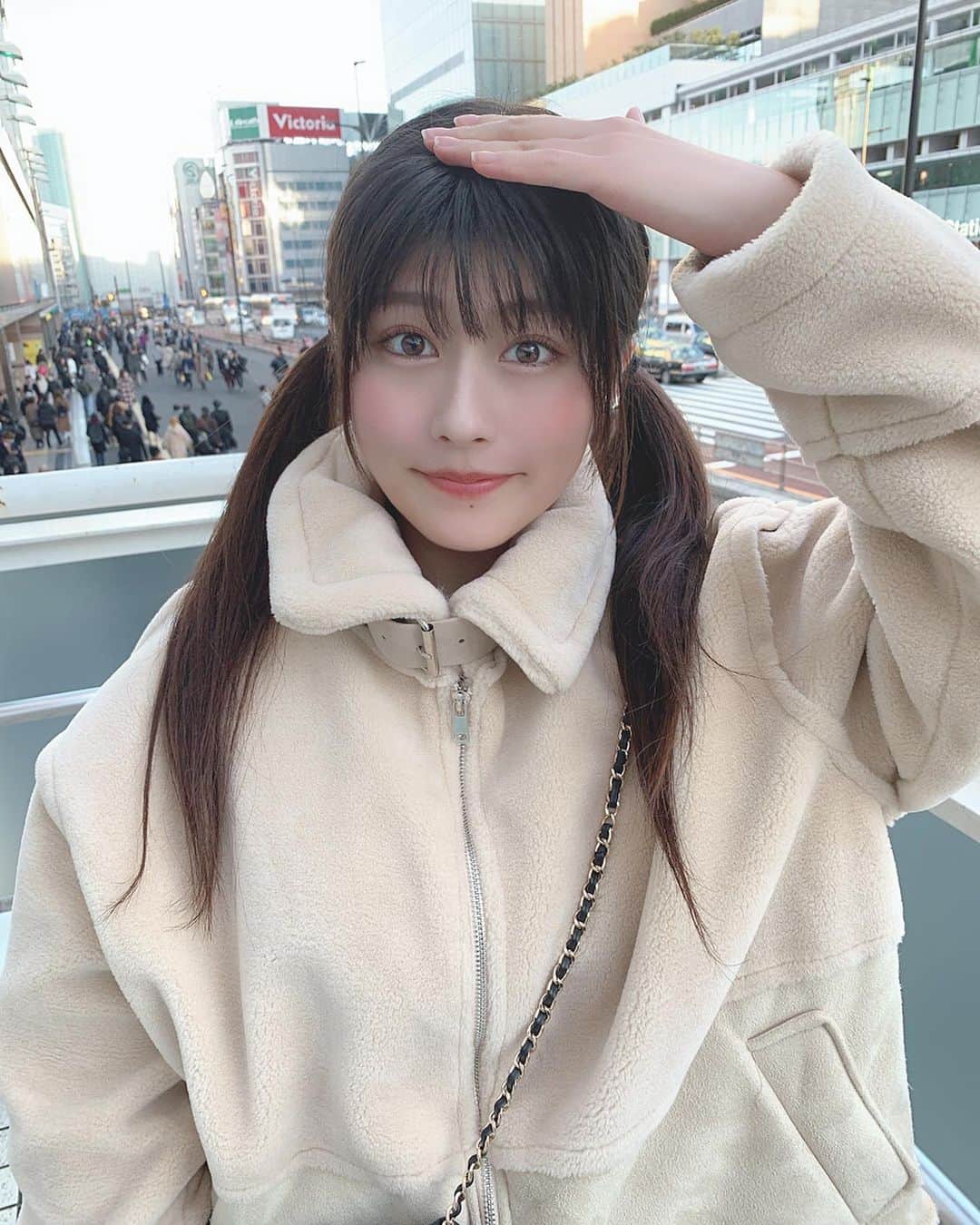 ちとせよしのさんのインスタグラム写真 - (ちとせよしのInstagram)「in 新宿駅🤳🏻 アウターはJ-023( @j023.official )さん︎︎︎︎☺︎ 襟は立てても曲げても可愛いー！\(◡̈)/♡ ･ ･ ･ #selfie #shinjuku #fashion #j023 #セルフィー #韓国ファッション #冬コーデ #アウター #新宿 #新宿駅」12月28日 18時06分 - chitose_yoshino