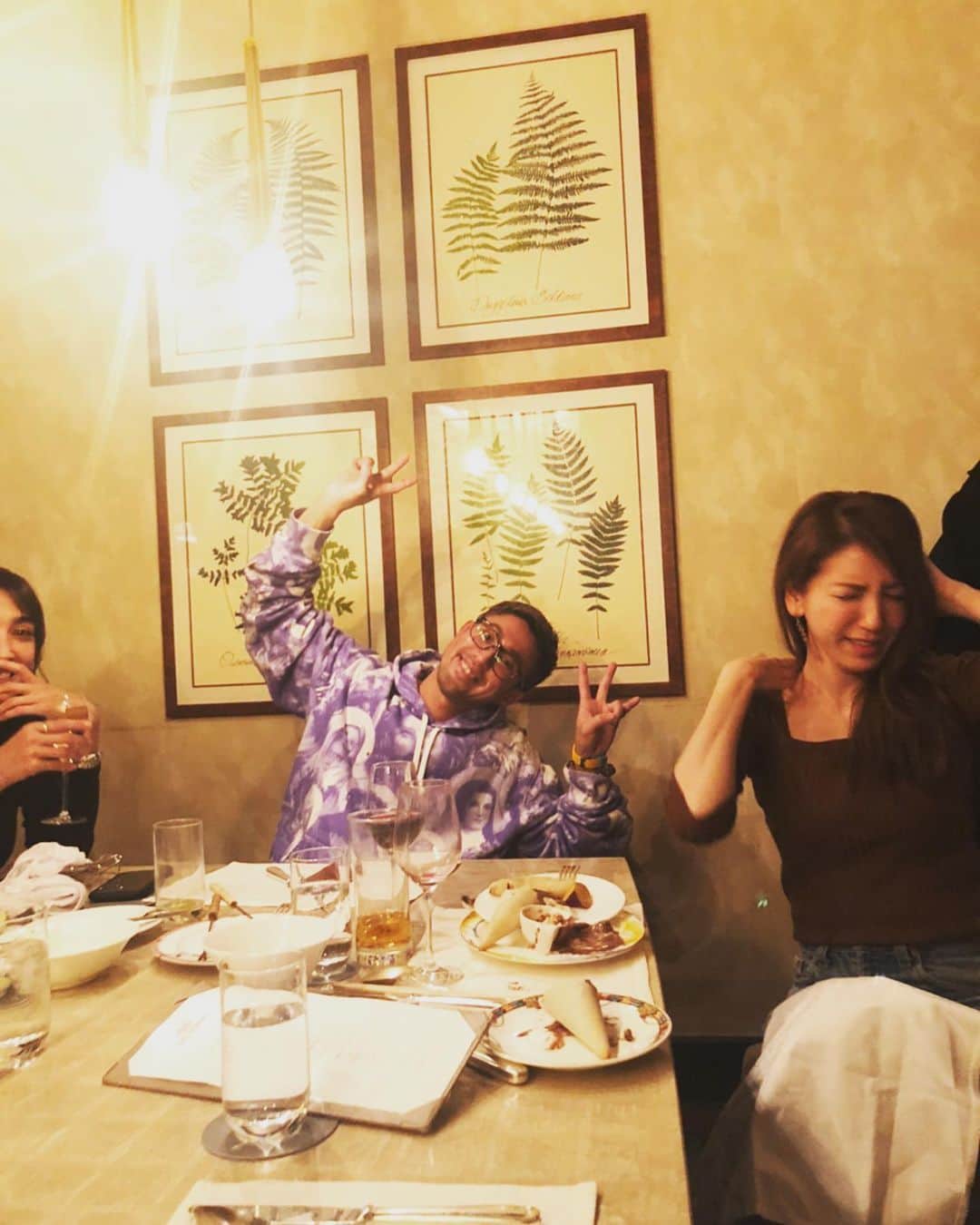 小林 ディスカスさんのインスタグラム写真 - (小林 ディスカスInstagram)「良い写真👱🏾‍♂️💙💙💙🎄 2020年、 みんなHAPPYであります様にっ👱🏾‍♂️✨✨✨㊗️ 2020年は、仕事に注力っ 👱🏾‍♂️🏋🏼‍♂️🏋🏼‍♂️🏋🏼‍♂️💪🏾 美香姉に、 スピリチュアルでピコピコ霊視をして、 怖がらせるディスカス👱🏾‍♂️👻👻👻👽笑笑  #tokyo #japan #忘年会 #love #friends」12月28日 18時08分 - discus_kobayashi
