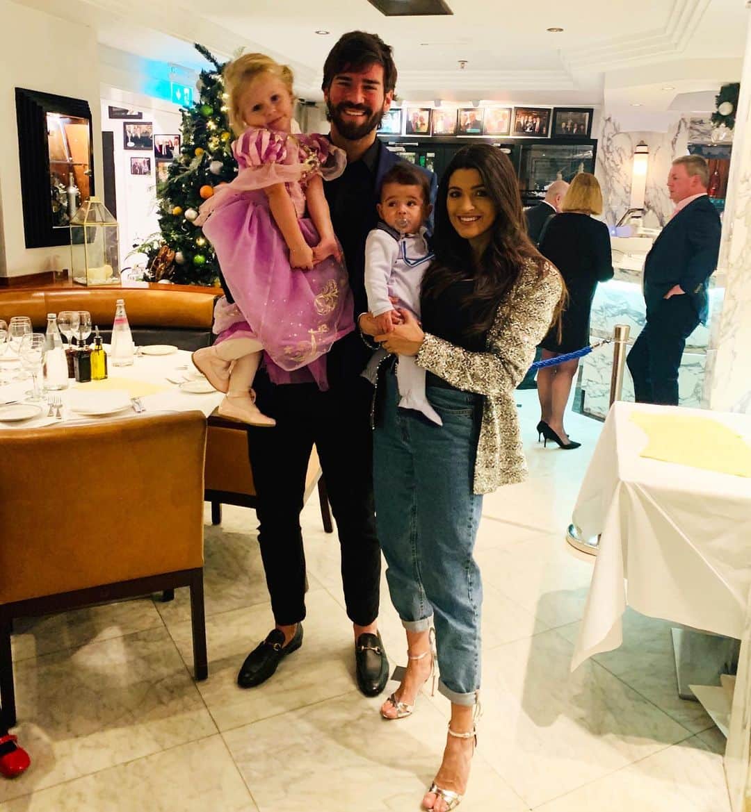ナタリア・ベッカーのインスタグラム：「Registro de ontem com meus maiores presentes! Muito obrigada a cada um que me enviou parabéns ou me ligou! Vocês fizeram meu dia ainda mais especial, obrigada por tanto amor! Grata a Deus por completar 29 anos, foi o melhor ano da minha vida! Só peço que Ele siga no centro, que eu possa estar sensível e disponível à vontade Dele na minha vida... ❤️ #bday 🎁✨」