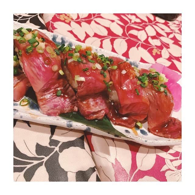 長沢美月さんのインスタグラム写真 - (長沢美月Instagram)「昨日のロケ終わりは、 和牛のお店に連れて行ってもらいました✨ どれ食べても美味しかったです🥰 #肉 #肉寿司 #肉祭り #ブログ更新しました」12月28日 18時19分 - _mizuki_0212