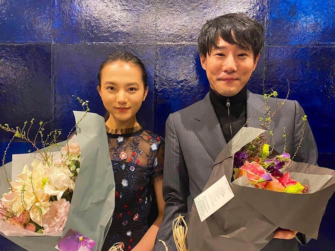 清原果耶さんのインスタグラム写真 - (清原果耶Instagram)「この度、﻿ 日刊スポーツ映画大賞 石原裕次郎賞にて﻿ ﻿ 「愛唄－約束のナクヒト－」﻿ 「デイアンドナイト」﻿ 「いちごの唄」で﻿ 新人賞を頂きました。﻿ ﻿ ﻿ 名誉ある賞を下さった皆様、﻿ そして作品の製作に携わって下さった全ての皆様に感謝申し上げます。﻿ ﻿ これにて仕事納めです。﻿ お世話になった方々にお会い出来たり﻿ お祝いして頂いたり。﻿ 良い日でした﻿ ﻿ 素敵な時間をありがとうございました。﻿ これからも精進します。﻿ ﻿ ﻿ 「デイアンドナイト」でご一緒させて頂いた﻿ 藤井道人監督は﻿ 「新聞記者」で作品賞を受賞されました。﻿ 本当におめでとうございます㊗︎﻿ ﻿ .﻿ #日刊スポーツ映画大賞﻿ #石原裕次郎賞﻿ ﻿ #愛唄﻿ #デイアンドナイト ﻿ #いちごの唄﻿ ﻿ #新聞記者﻿ #藤井道人監督」12月28日 18時31分 - kaya0130_official