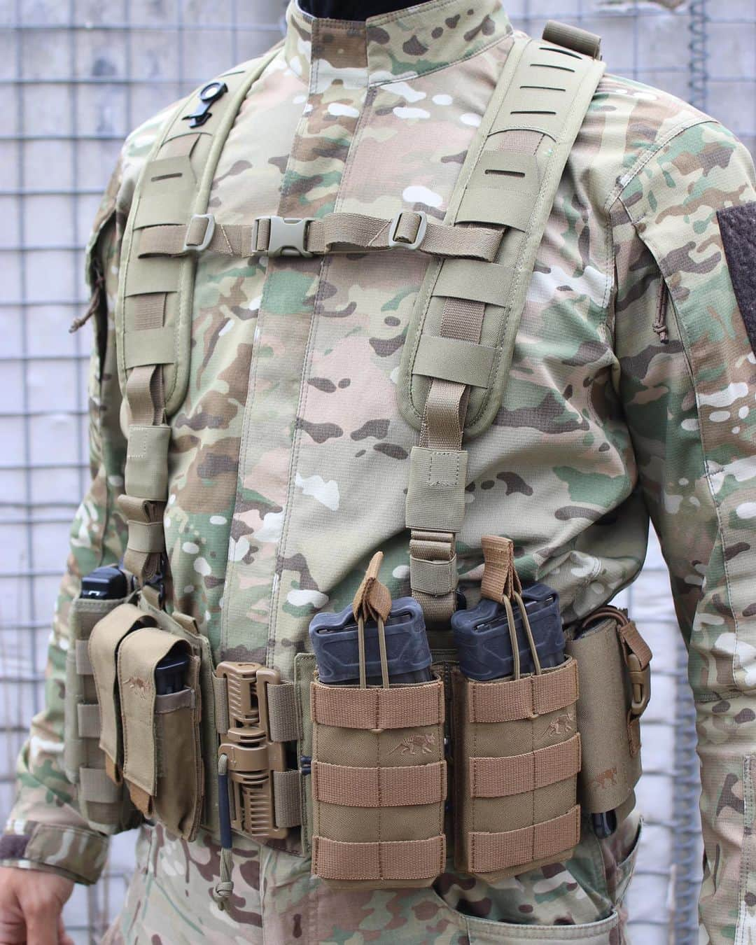 みりどる乙夜さんのインスタグラム写真 - (みりどる乙夜Instagram)「TASMANIAN TIGER Modular Rig & Plate carrier QR LC Those photo taken by me. #milsim #military #milspec #army #militarymen #jgsdf #defenseforce #japan #cqb #tactical #training #gun #camouflage #multicam #essjapan #teamwendy #polaris #mrzr #m4 #トレーニング #マルチカム #装備 #銃 #ミリタリー #chestrig #jpc #helikontex #camogrom」12月28日 18時31分 - itsuya_miridoru