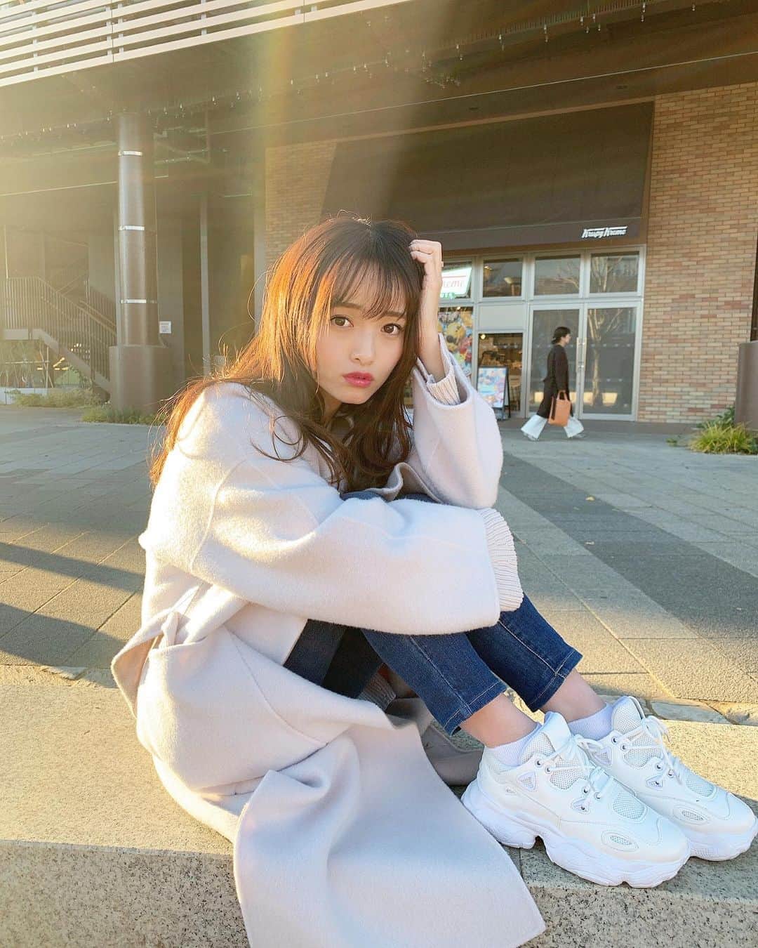 三田寺円のインスタグラム：「仕事納めしました🌹 まだお仕事ある人もいるかも しれないけど、みんな今年も 本当にお疲れ様でした🥰 . @7things.official の ダッドスニーカー👟💘」