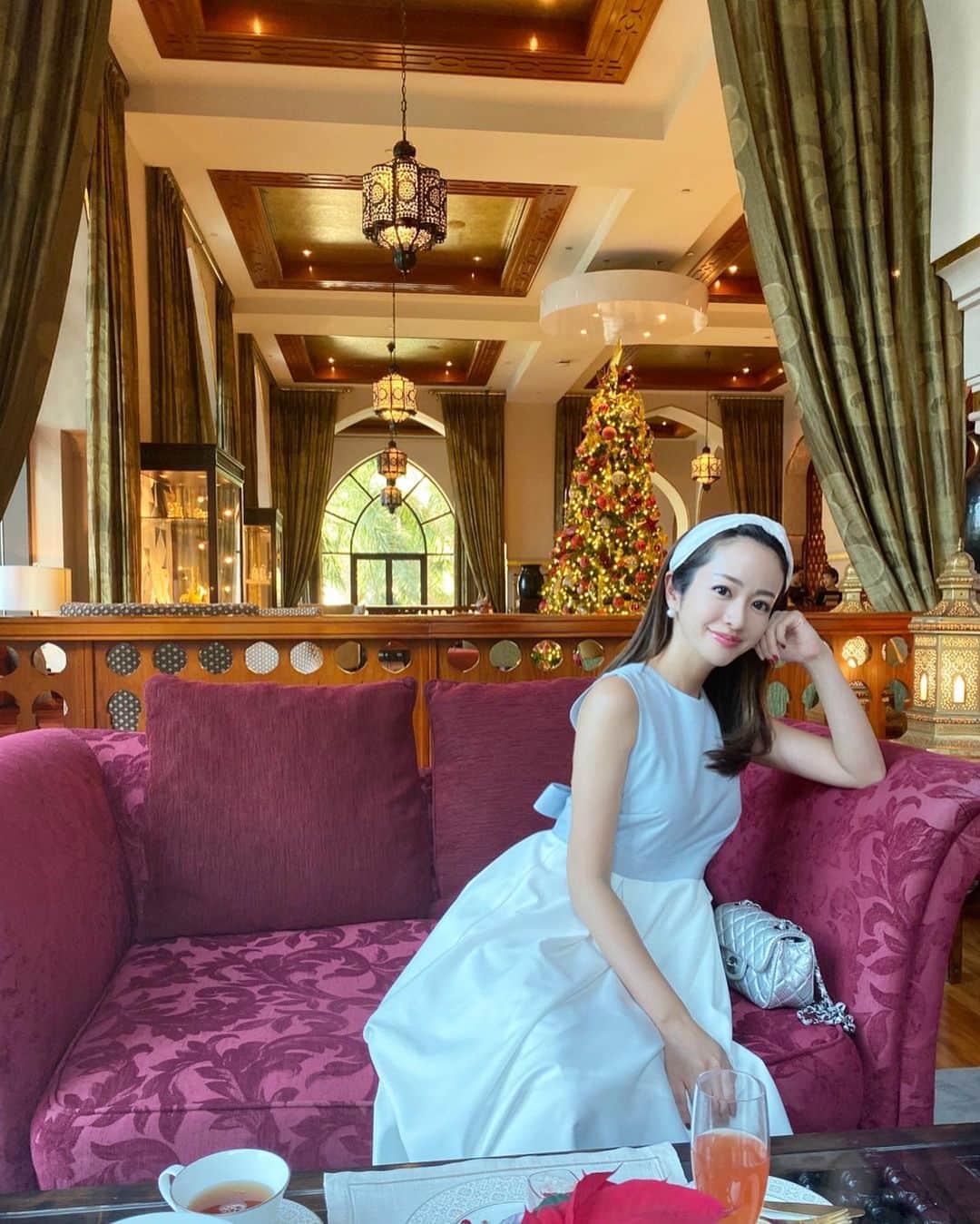 のインスタグラム：「new dress💎💎💎 winter vacation🕌🧞‍♂️🐫🏜☕️ #akiki#akiki_ss20 #dubai#uae#palacedowntown #ドバイ」