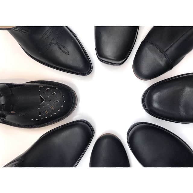 ラボッテガーディアンさんのインスタグラム写真 - (ラボッテガーディアンInstagram)「🖤 #selection #labottegardiane #blackshoes #leathershoes #shoemaker #frenchheritage #camargue #france #southoffrance 📷F.Agulhon」12月28日 18時56分 - labottegardiane