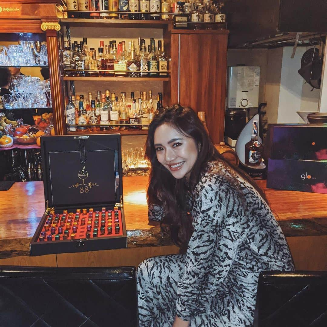 佐々木彩乃さんのインスタグラム写真 - (佐々木彩乃Instagram)「glo™ WORKSHOP SPEAKEASY By 81 Takeshi Nagashima  に参加させて頂きました❤️ 香りを楽しみながらのお酒やフード、お洒落な空間で楽しかった❤️ #グローワークショップ　#グローセンス #glosens #SPEAKEASY」12月28日 18時58分 - ayano__sasaki