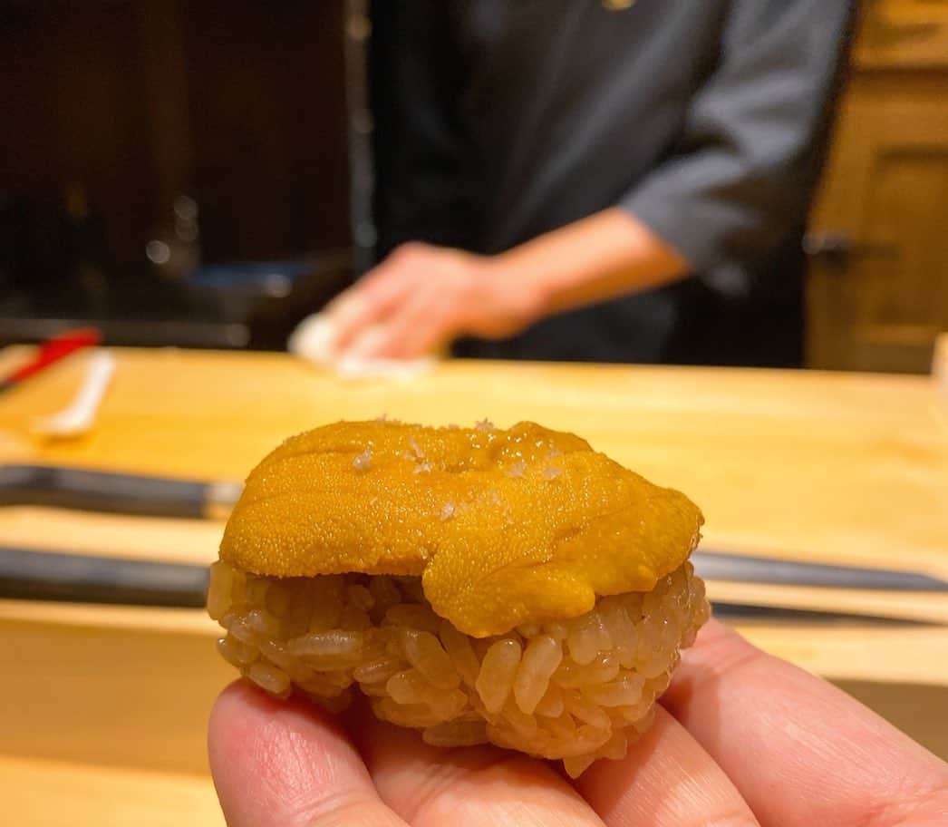山岸久朗さんのインスタグラム写真 - (山岸久朗Instagram)「青いまま枯れてゆく あなたを好きなままで消えてゆく 私をずっと覚えていて なんてね　嘘だよ　元気でいてね #ハッピーエンド #backnumber  #鮨処 #池上 #鮨処池上 #せいこがに #千里丘 #千里丘グルメ #摂津 #摂津市 #摂津グルメ  #山岸久朗 #山岸弁護士 #山岸弁護士が飯テロ中」12月28日 19時04分 - yamaben