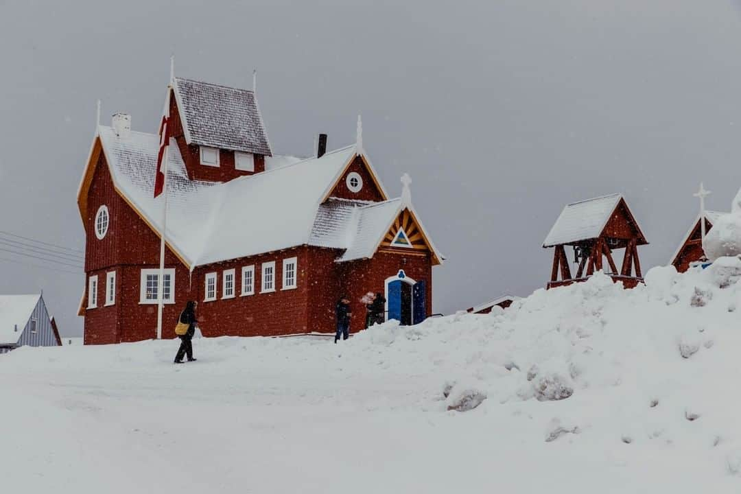 National Geographic Travelさんのインスタグラム写真 - (National Geographic TravelInstagram)「Photo by @paoloverzone | Locals walk into church in Qeqertarsuaq on Disko Island, Greenland. This Lutheran church is one of the most beautiful buildings in the village. The church has service every Sunday. Follow @paoloverzone for more photos and stories. #Greenland #Qeqertarsuaq #Disko」12月28日 19時07分 - natgeotravel