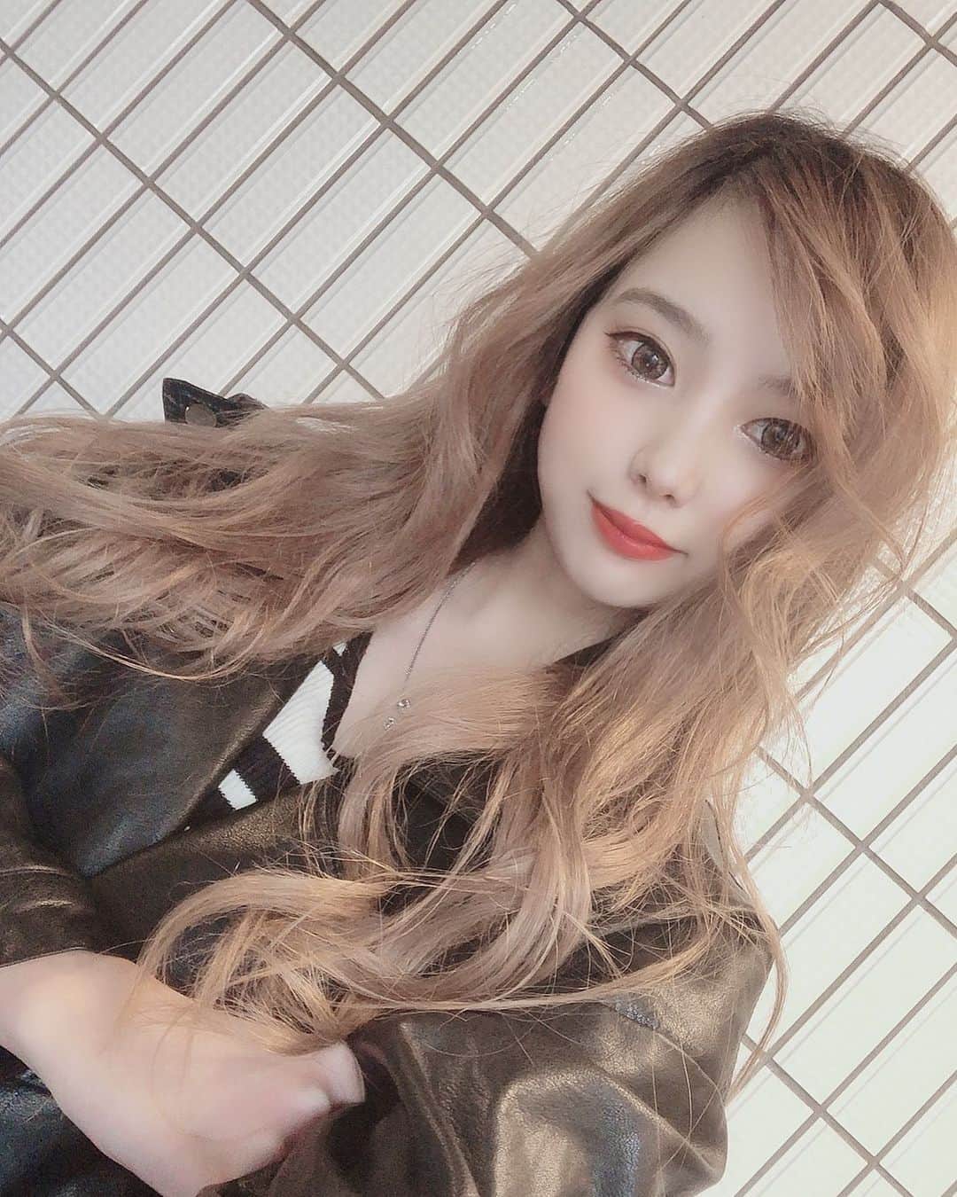 嶋谷愛（あいちゅん）のインスタグラム：「. 気分は参鶏湯 ストーリー反応良かったから こっちにものせちゃう . . . #🖤 #lfl」