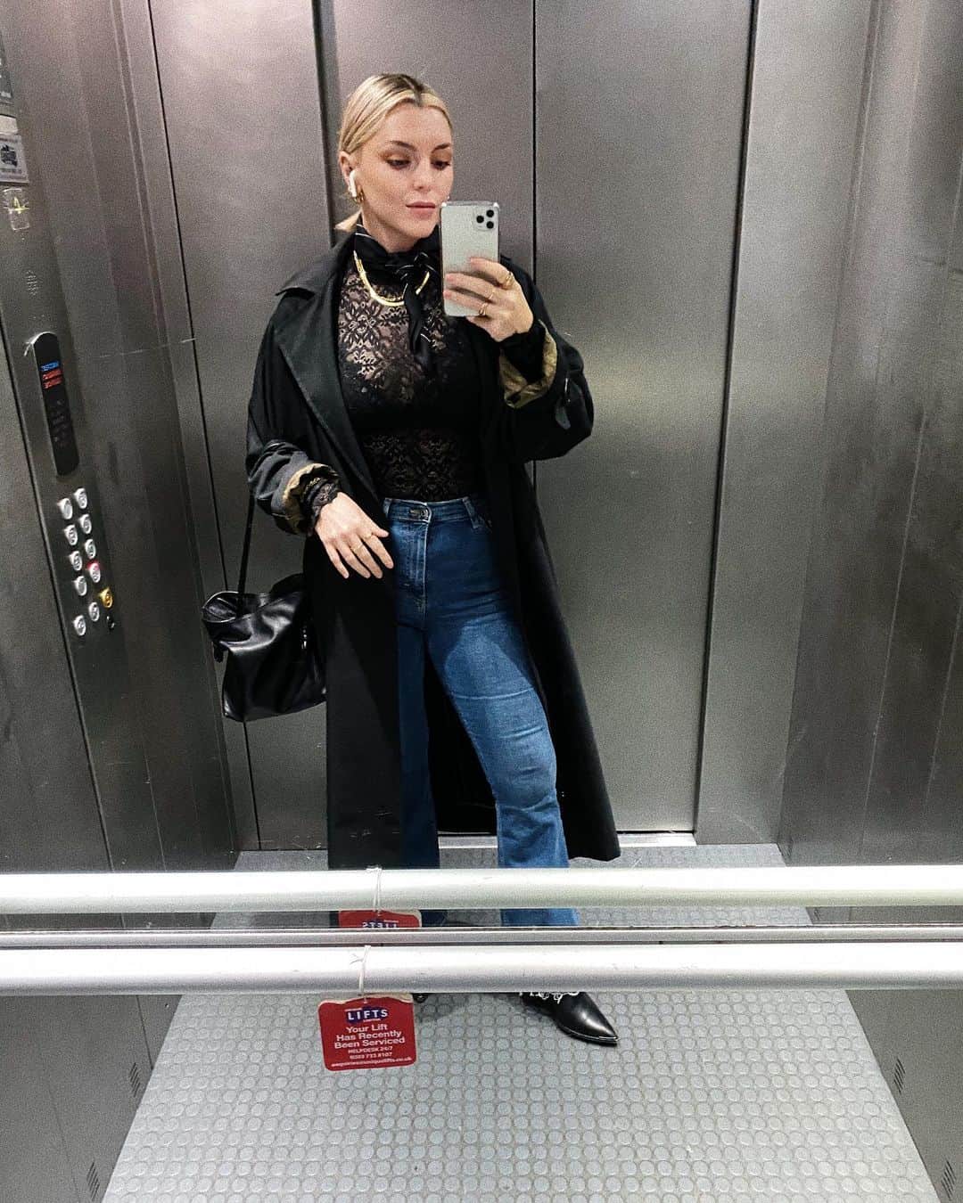 Estée Lalondeのインスタグラム：「Before I knew the night would end with karaoke at the dolphin 🐬😂🖤 #ELelevator #ELwears」