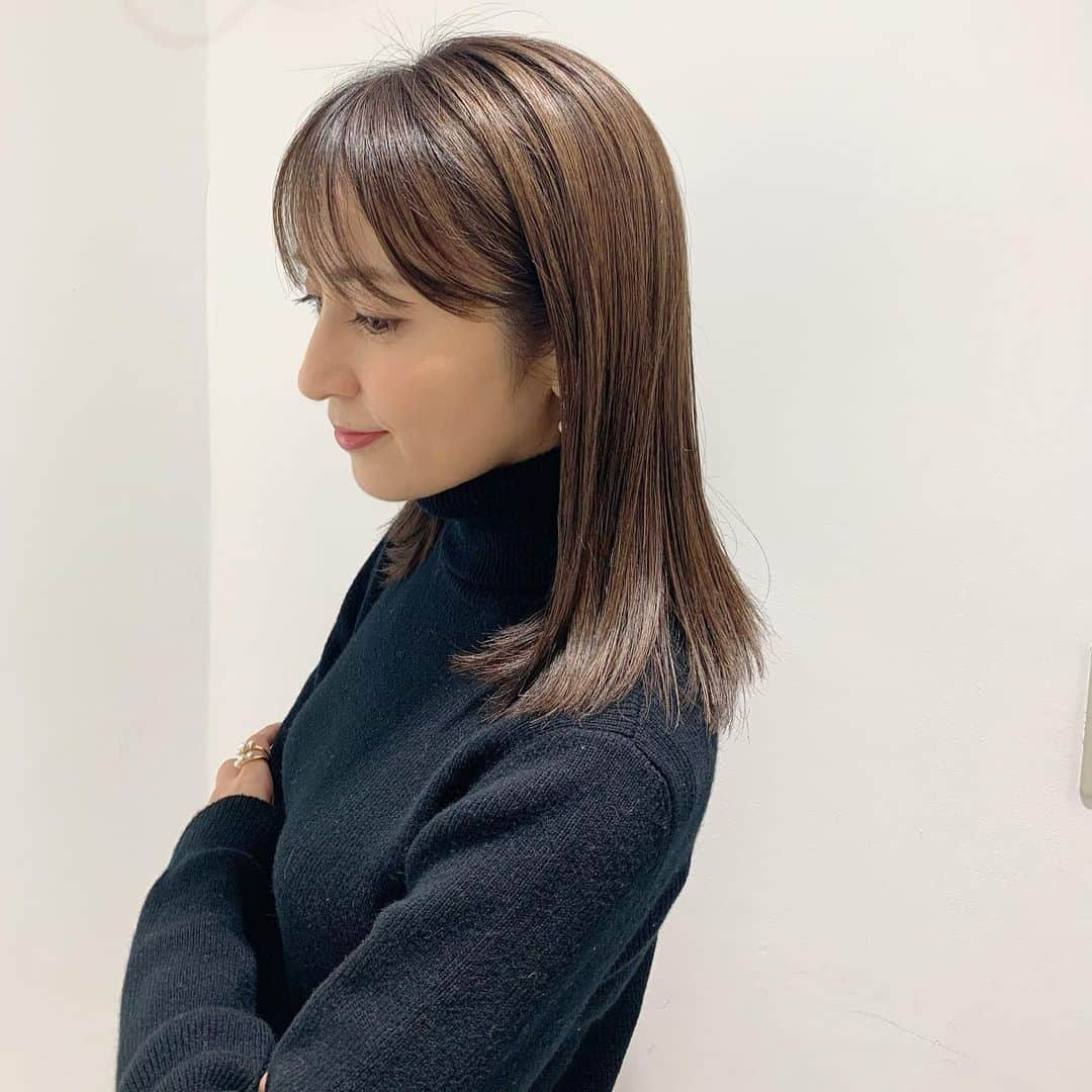 矢田亜希子さんのインスタグラム写真 - (矢田亜希子Instagram)「年内最後のヘアカラー &トリートメント。 #air#air銀座#ヘアカラー #ヘアトリートメント ニットは @ysl  コート  @maxmara」12月28日 19時14分 - akiko_yada