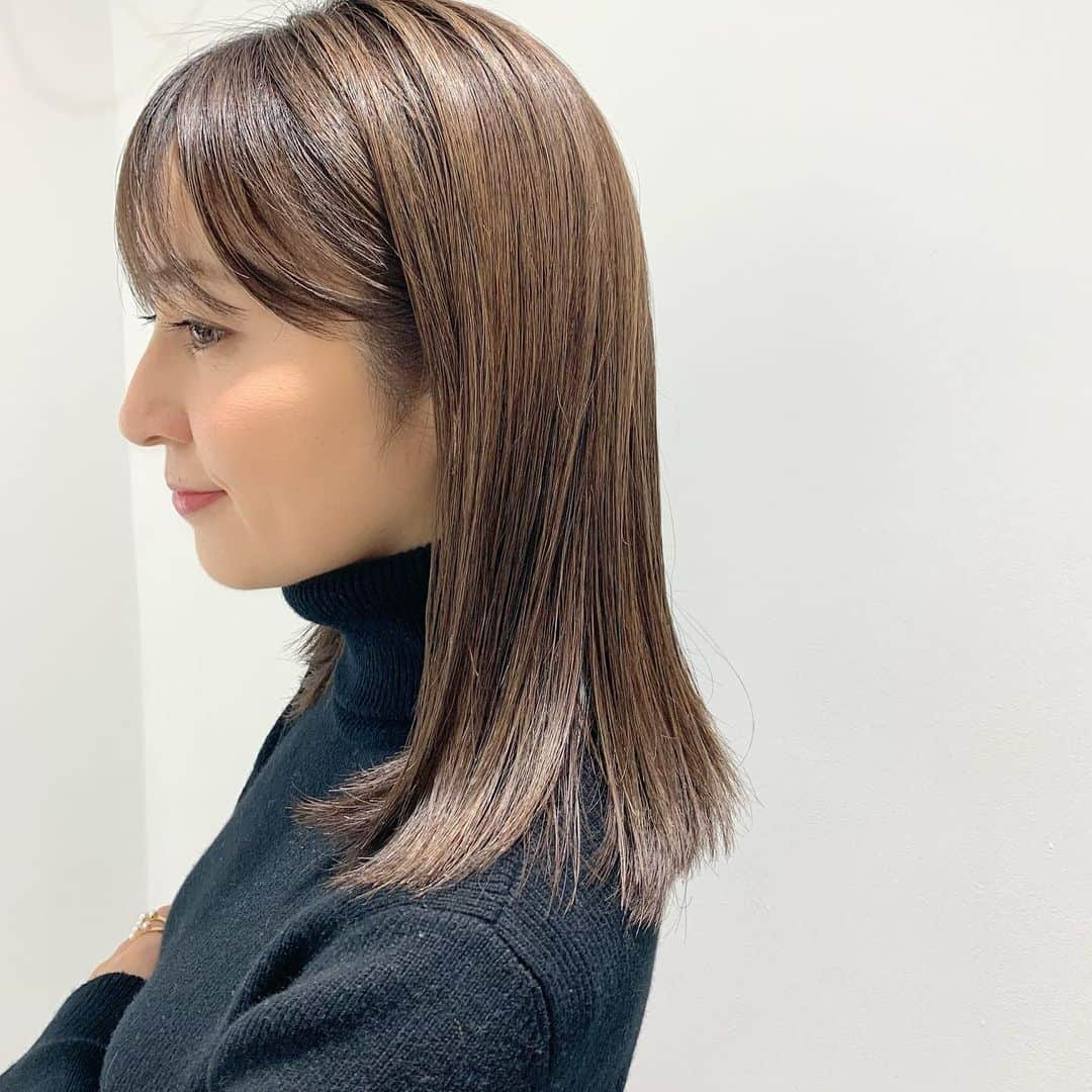 矢田亜希子さんのインスタグラム写真 - (矢田亜希子Instagram)「年内最後のヘアカラー &トリートメント。 #air#air銀座#ヘアカラー #ヘアトリートメント ニットは @ysl  コート  @maxmara」12月28日 19時14分 - akiko_yada