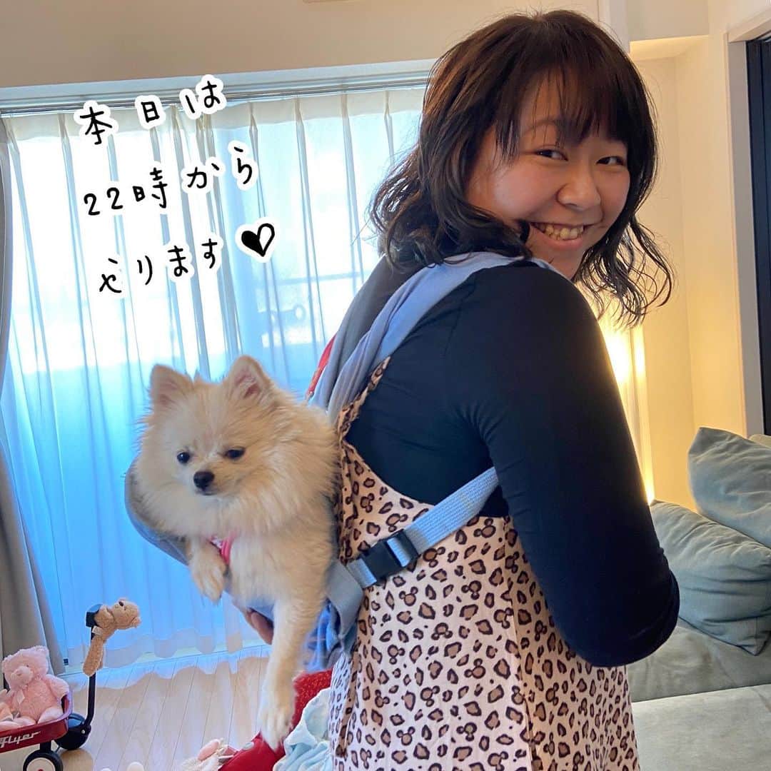 やしろ優さんのインスタグラム写真 - (やしろ優Instagram)「これは 私と妹が使ってた、おんぶ&抱っこひも♥️ お母さん、キレイに取っておいてくれました☺️ 今はまさかのこはなが使ってます。  こはなは、これで寝ちゃうんです笑笑。 絶対自分の事犬って思ってないよね笑笑！」12月28日 19時18分 - yashiroyuuuu