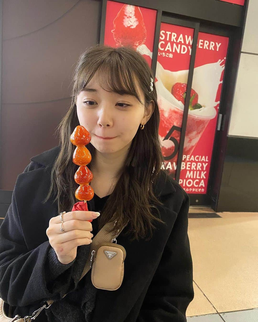 江野沢愛美さんのインスタグラム写真 - (江野沢愛美Instagram)「いちご飴食べた。🍓おいしい」12月28日 19時24分 - enosawa_manami