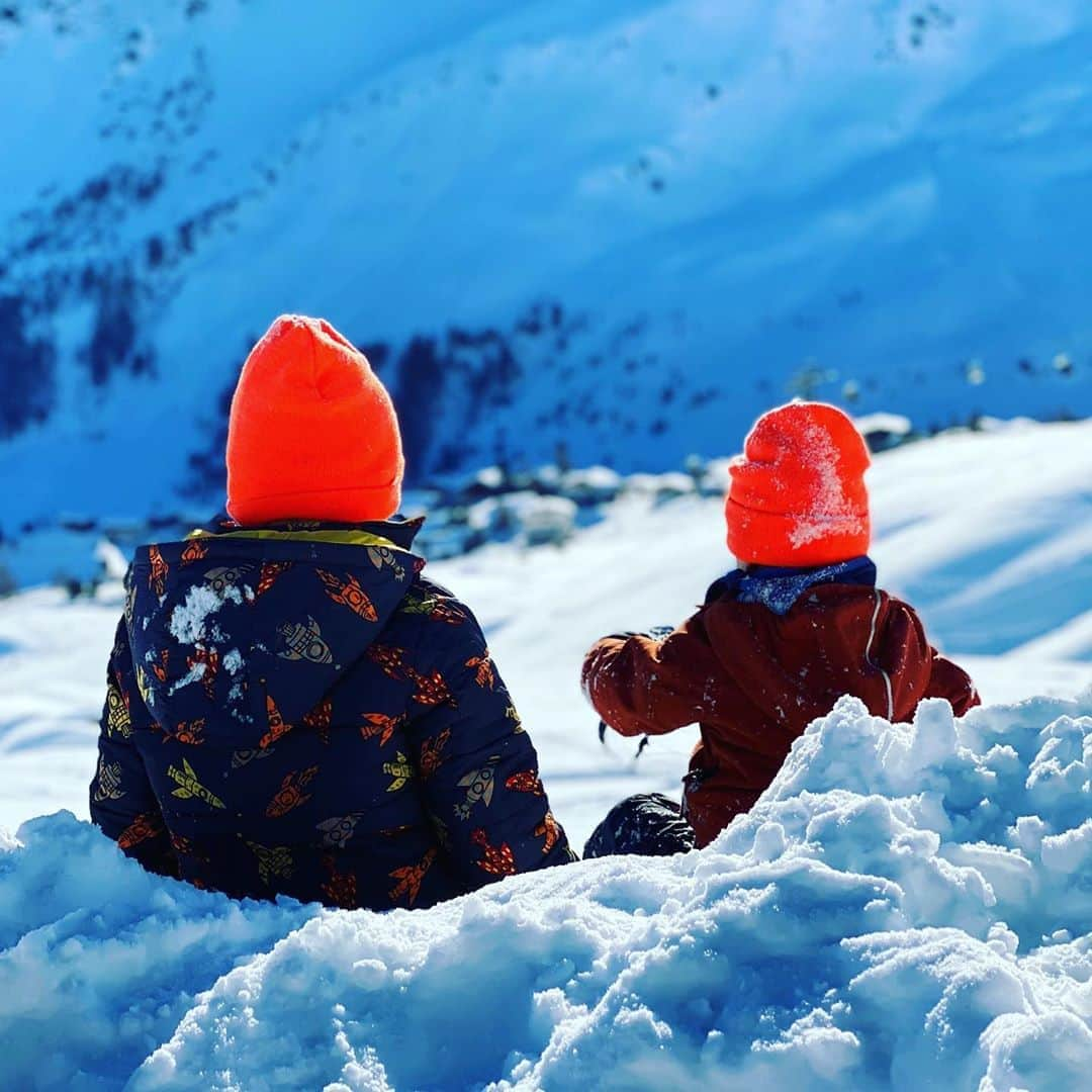 マルヴィン・ヒッツのインスタグラム：「Viele Grüße aus Arosa! 🇨🇭🏔」