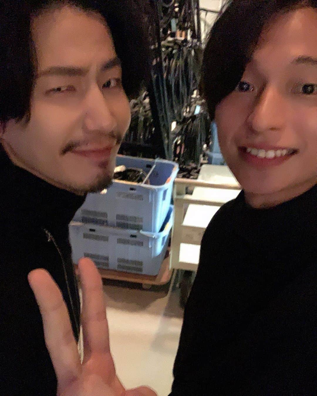 のインスタグラム：「✌️✌️」