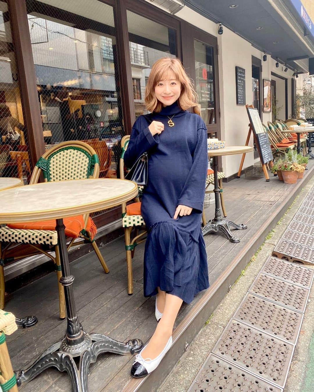 水野佐彩さんのインスタグラム写真 - (水野佐彩Instagram)「・ GA!忘年会☃️❤️ 私たちらしく ランチ集合☺️🧇 今年もたくさんありがとう🍀💕 来年も変わらずよろしくね🐭🤍 #coordinate  one-piece#styling @stylings_official  shoes#chanel @chanelofficial  bag#loewe @loewe  necklace#celine @celine  #sサイズコーデ  #153cmコーデ #おちびコーデ #おちびの輪 #妊婦コーデ #マタニティコーデ #妊娠10ヶ月 #マタニティライフ #ぷんにーらいふ」12月28日 19時39分 - saaya_mizuno