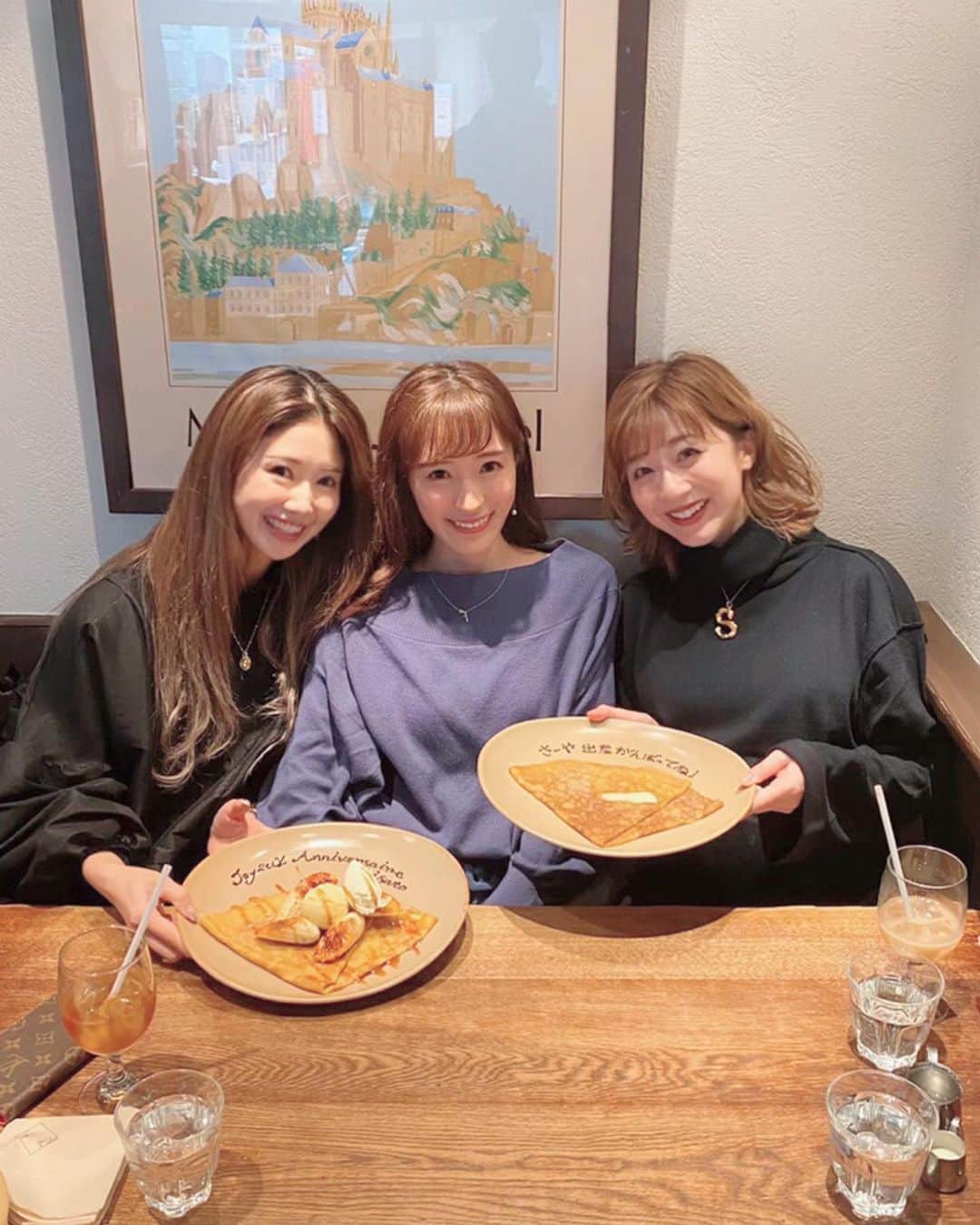 水野佐彩さんのインスタグラム写真 - (水野佐彩Instagram)「・ GA!忘年会☃️❤️ 私たちらしく ランチ集合☺️🧇 今年もたくさんありがとう🍀💕 来年も変わらずよろしくね🐭🤍 #coordinate  one-piece#styling @stylings_official  shoes#chanel @chanelofficial  bag#loewe @loewe  necklace#celine @celine  #sサイズコーデ  #153cmコーデ #おちびコーデ #おちびの輪 #妊婦コーデ #マタニティコーデ #妊娠10ヶ月 #マタニティライフ #ぷんにーらいふ」12月28日 19時39分 - saaya_mizuno