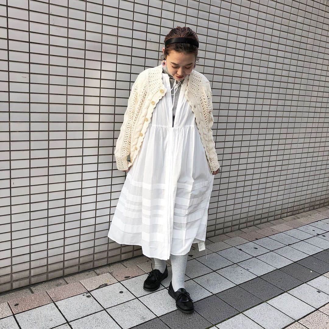 のインスタグラム：「. ☁️【 BEAMS BOY 】☁️ . new arrival💐 . onepiece item no：1326-0842 price：¥16,800+tax . knit cardigan item no：1315-0708 price：¥14,800+tax . @beams_kobe ☎️078-335-2720 #beams#bprbeams#beamsplus#beamsboy#raybeams#beamst#knit#cardigan#onepiece#earring#instafashion#instagood#outfit#outfitoftheday#fashion#ootd#beamskobe#kobe#japan#ビームス#レイビームス#ビームスボーイ#ワンピース#ニット」