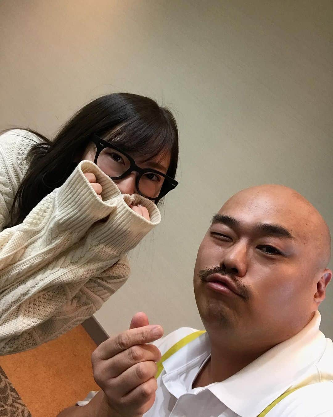 クロちゃんさんのインスタグラム写真 - (クロちゃんInstagram)「まさにゃが、来てくれたらしん！ 美味しい差し入れももってきてくれたしんよー！ ワワワワワァーイだったしん♪  まさにゃ、来年も宜しくだしんからねー♪ #まさにゃ　#大矢真那 #差し入れありがとうだしん」12月28日 20時01分 - kurochandesuwawa